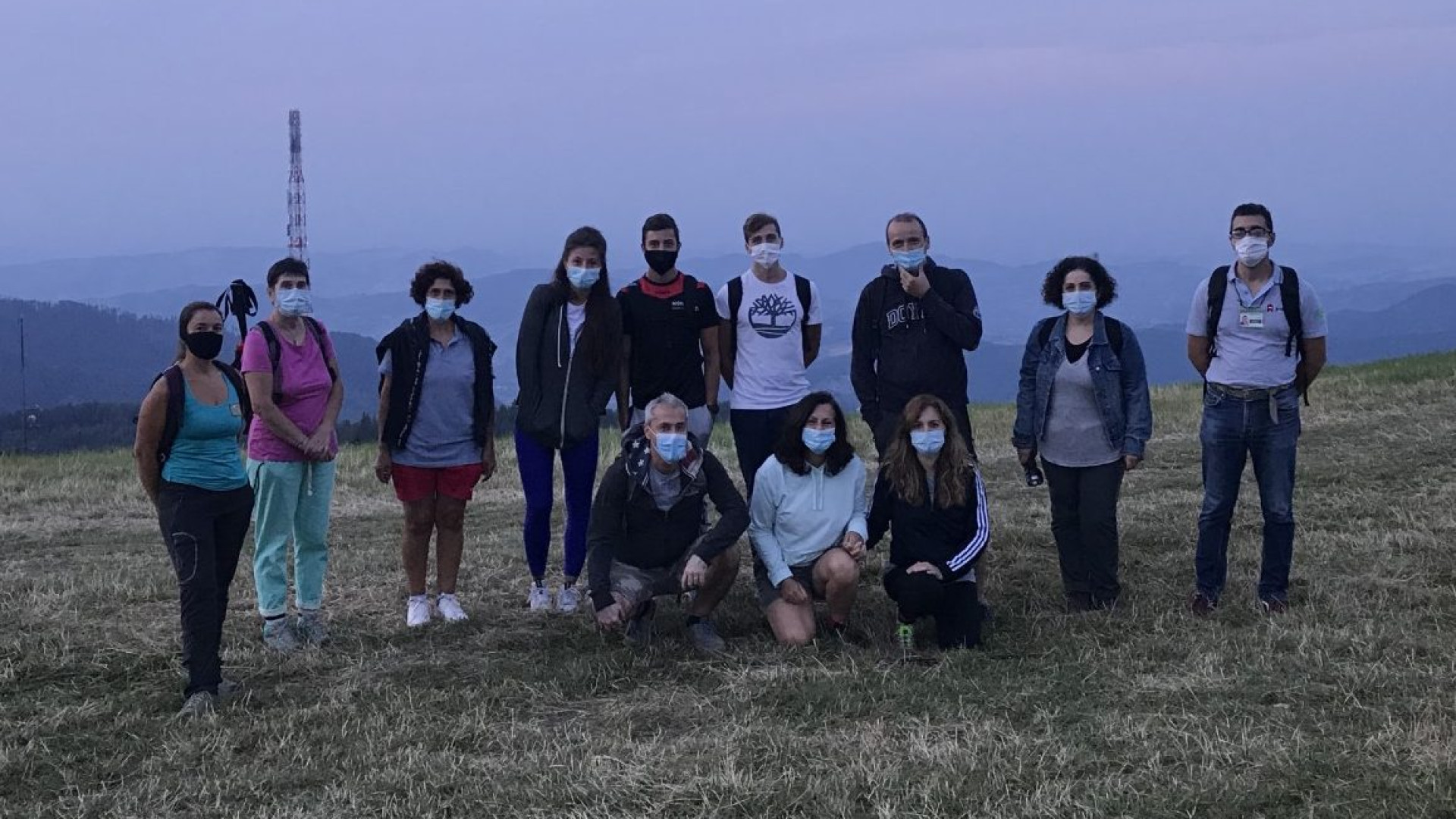 Al buio nei boschi del monte Penice per imparare a orientarsi con rumori e odori