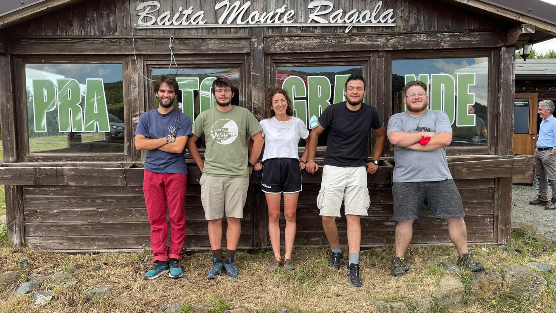 Monte Ragola: il rifugio a 1.400 metri riapre domenica grazie a cinque amici