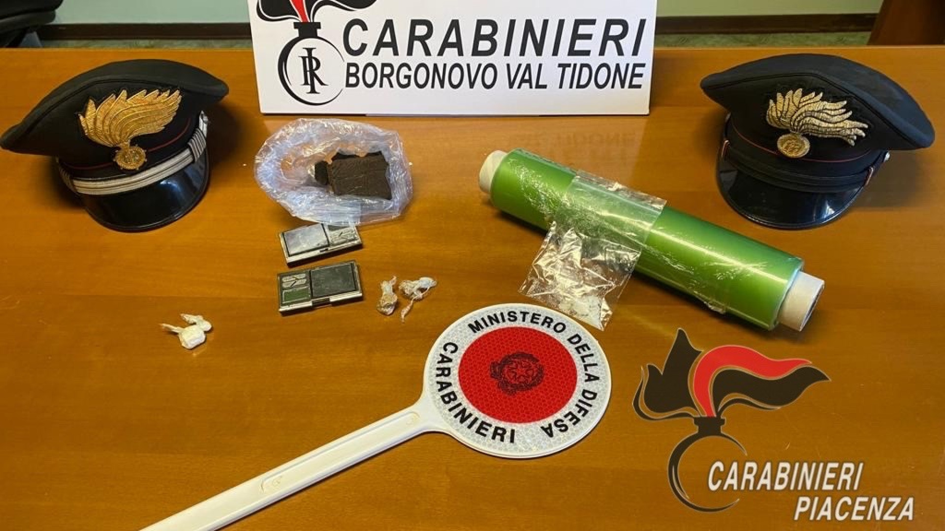 Berlasco di Borgonovo, viavai tra i campi: i carabinieri trovano hashish e cocaina