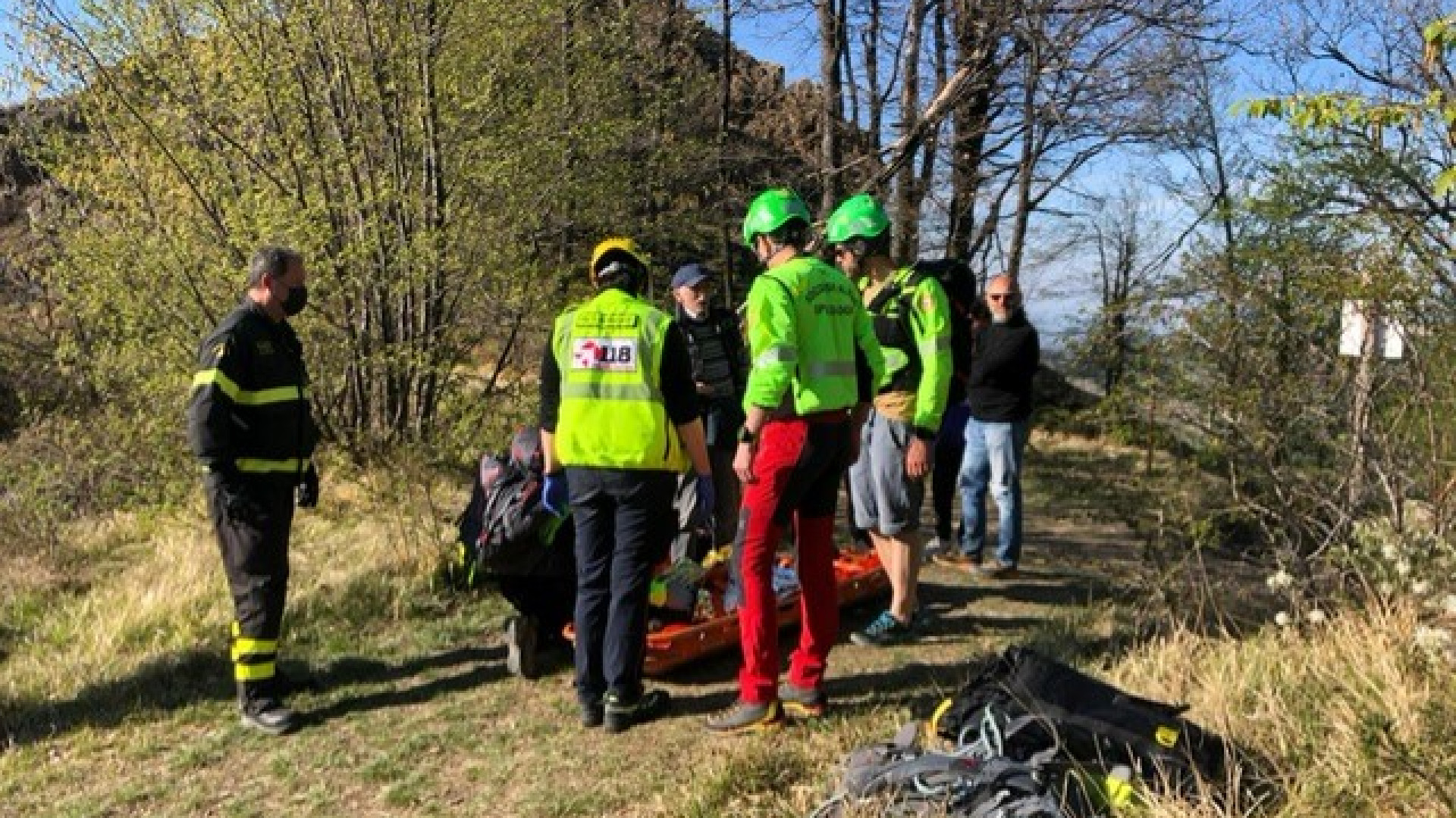 Cade sulla Parcellara e si rompe tibia e perone. Interviene il soccorso alpino
