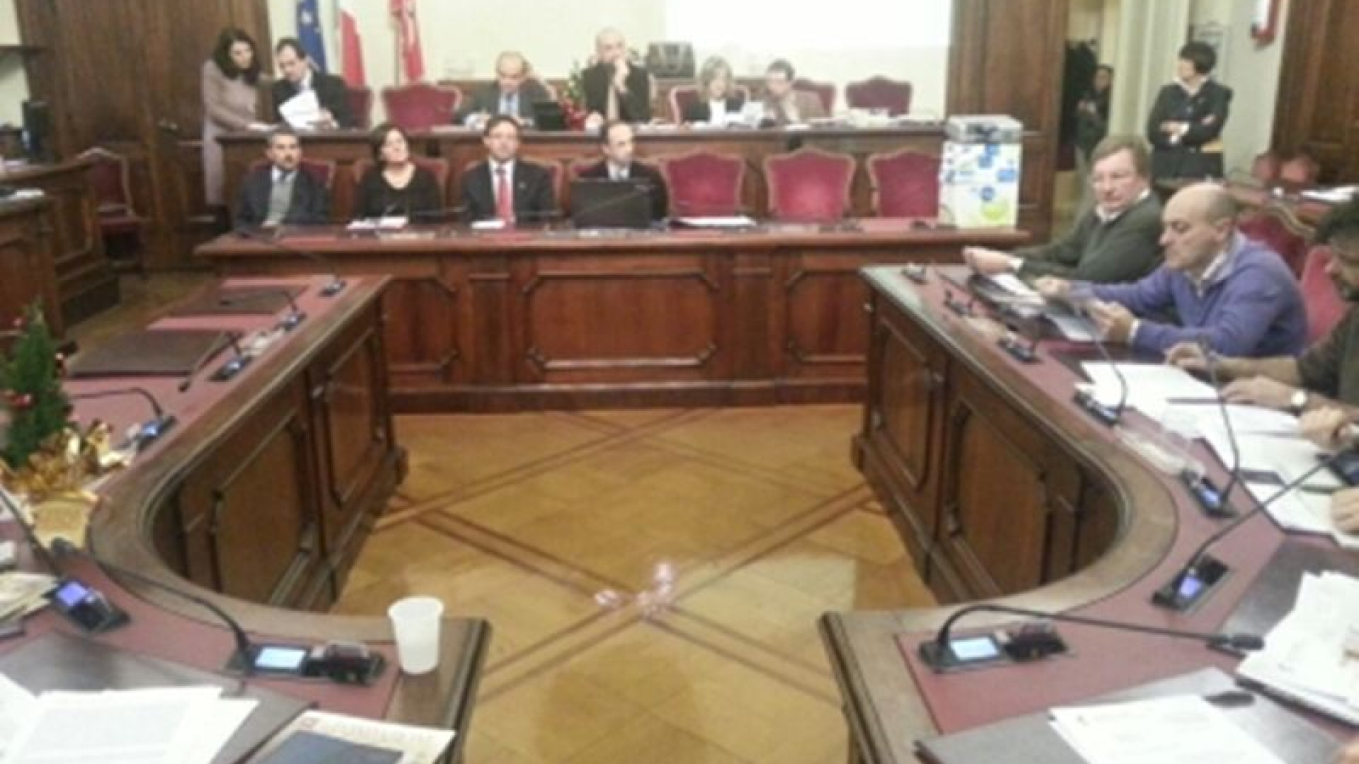 Arriva la stangata rifiuti, 30 centesimi in più al metro quadro