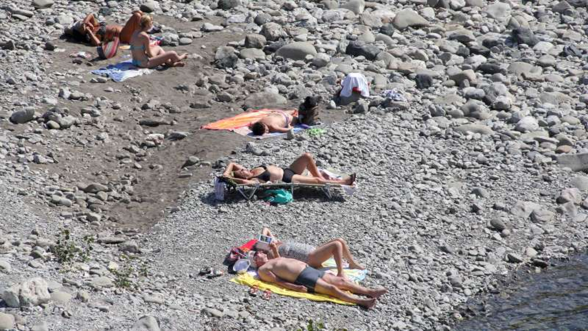 Sole e tintarella, gli accorgimenti per evitare i rischi di tumore alla pelle
