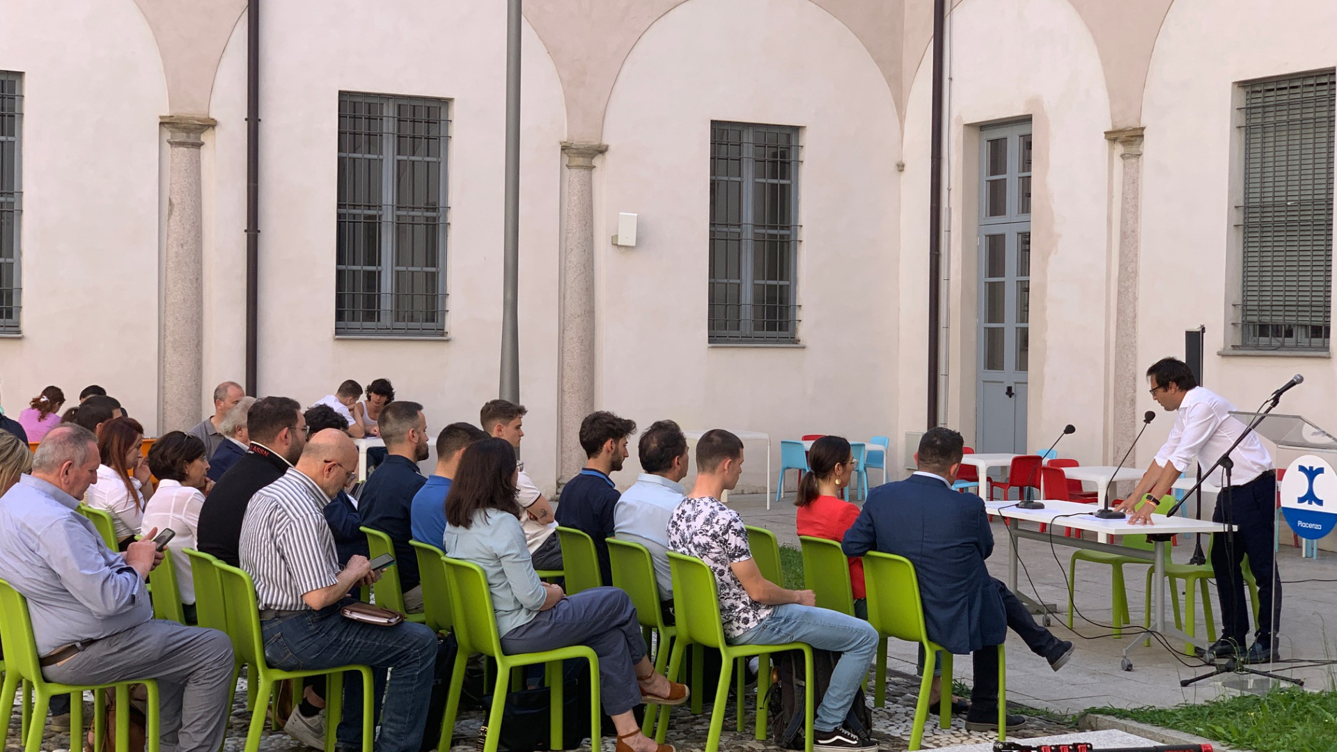 Da ConfCooperative un aiuto ai giovani per il lavoro. Milza: "Serve anche soddisfazione"