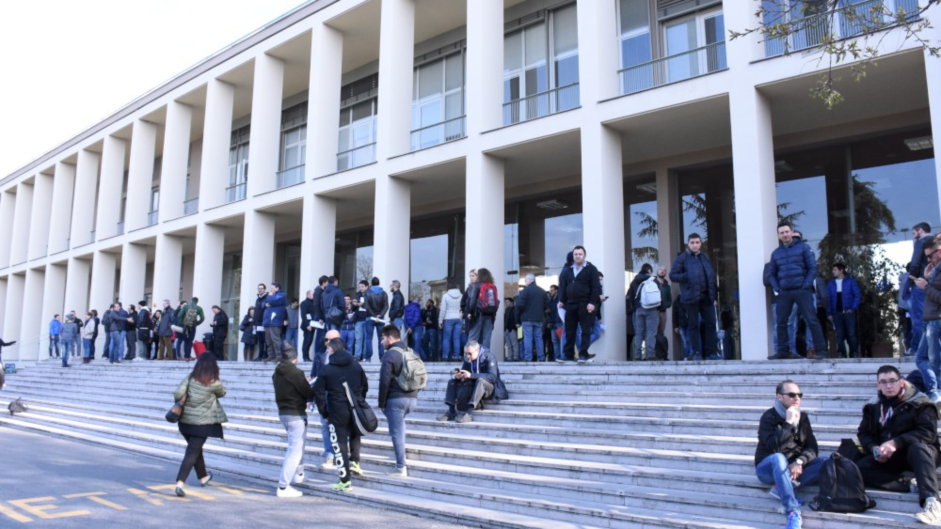 Concorso, al via la prova scritta: presenti anche i 15 che hanno fatto ricorso
