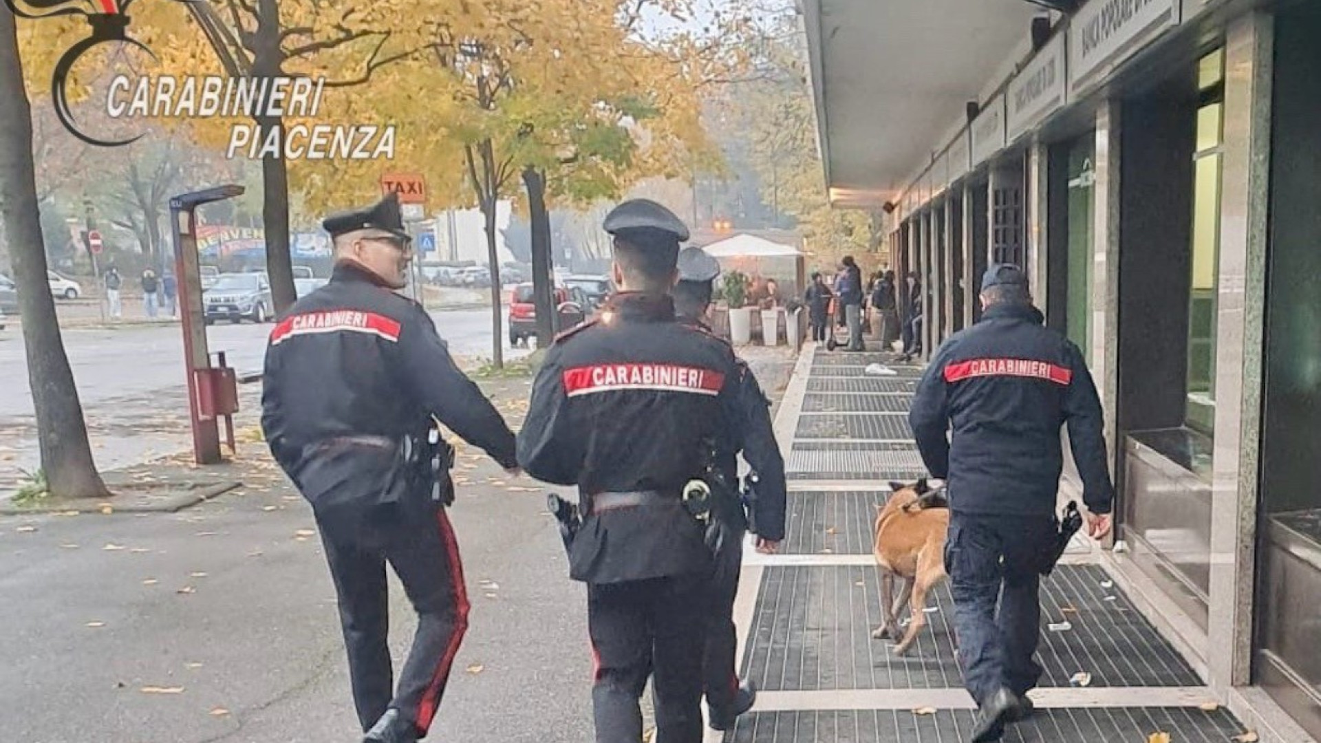Controlli antidroga, Edo fiuta 10 grammi di hashish nella cassetta per la pubblicità