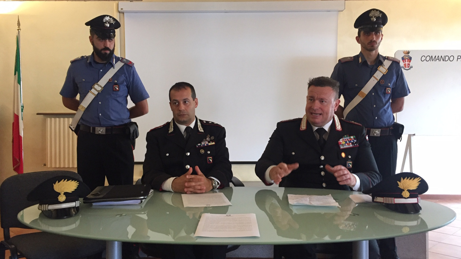 Gang di spacciatori stroncata: centinaia di clienti giovani. Marijuana e cocaina anche alla fermata dell'autobus