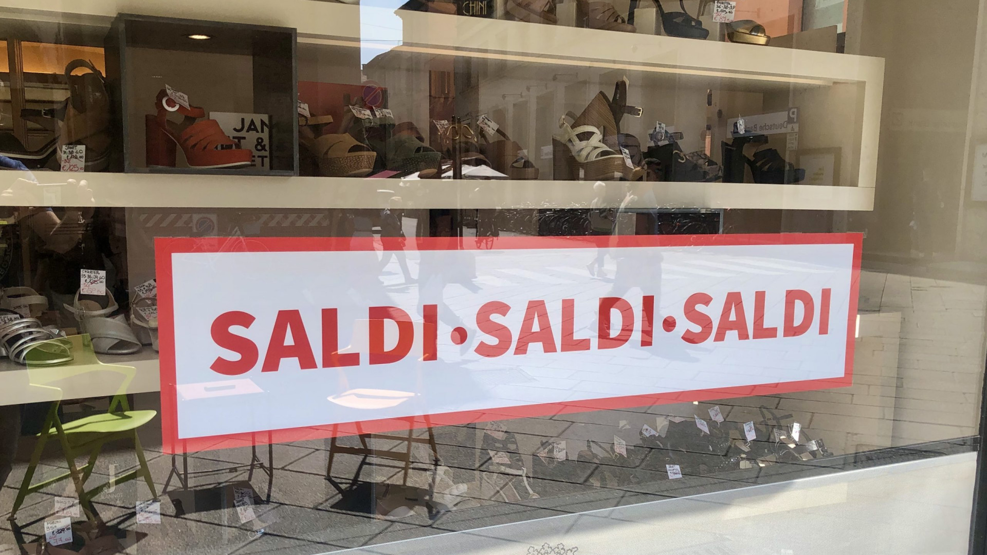 Saldi, tempo di bilanci. Commercianti: "Stagione positiva e turisti stranieri"
