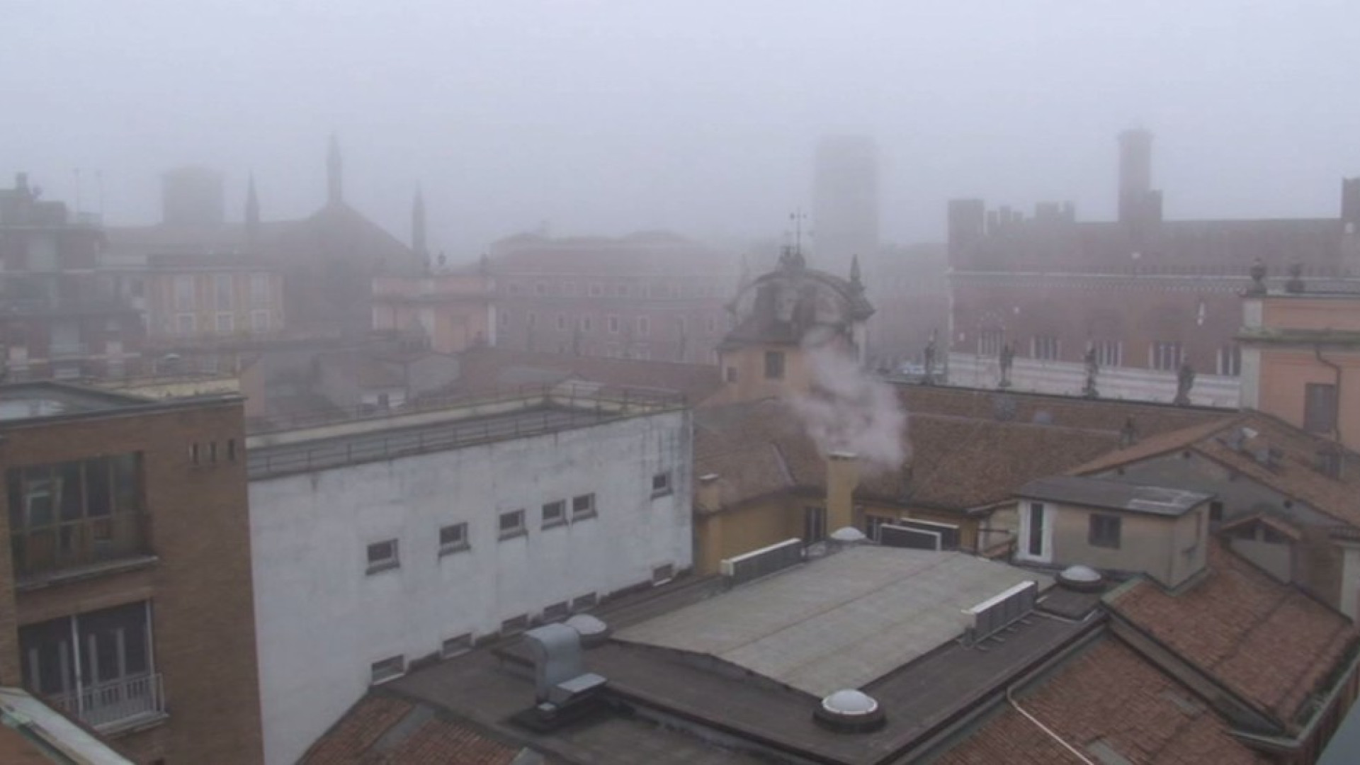 Allarme smog, sette giorni di sforamenti in città. Misure emergenziali fino a venerdì