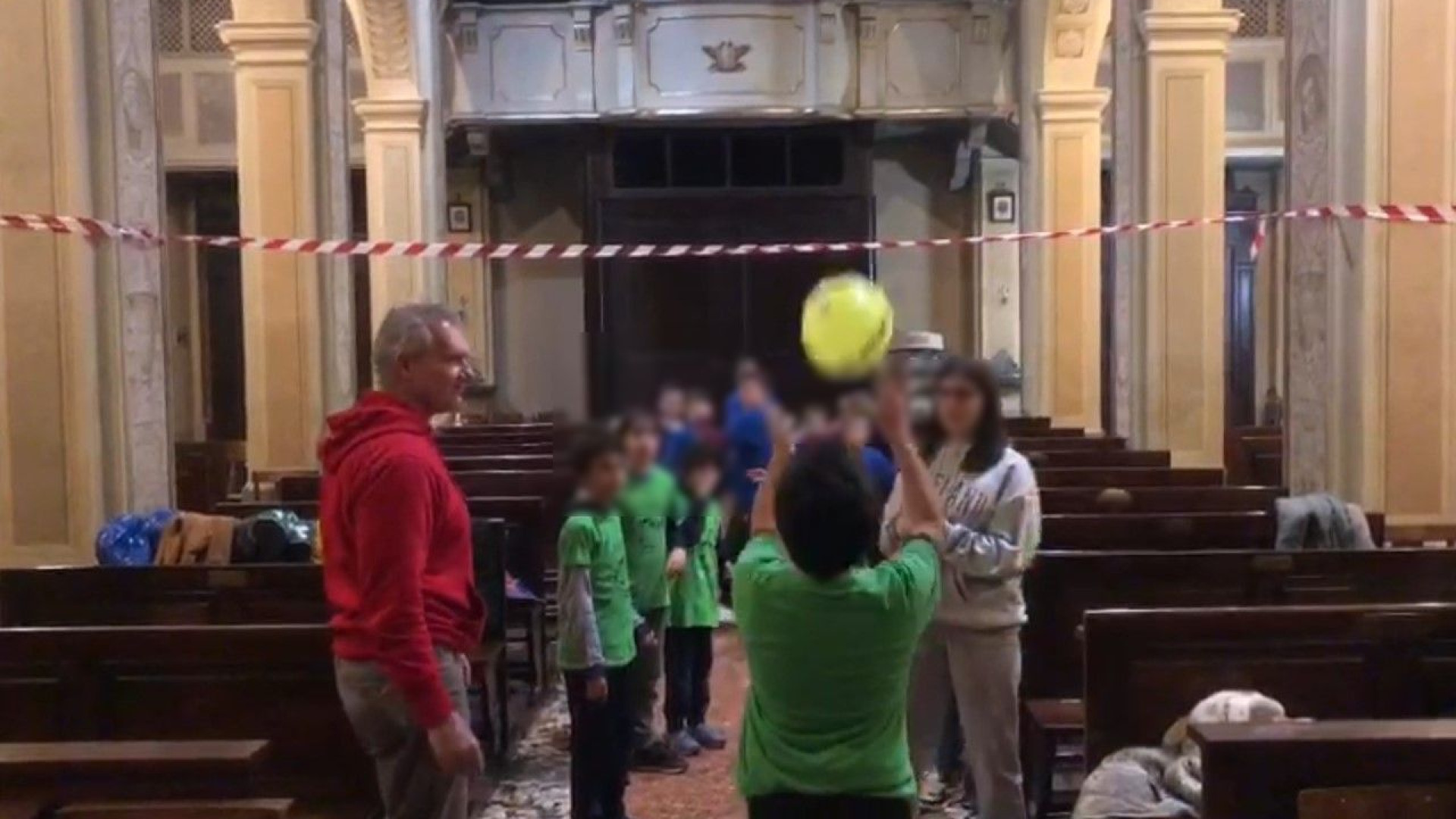 San Polo, il parroco porta i bambini a giocare in chiesa: "E' un luogo vivo"