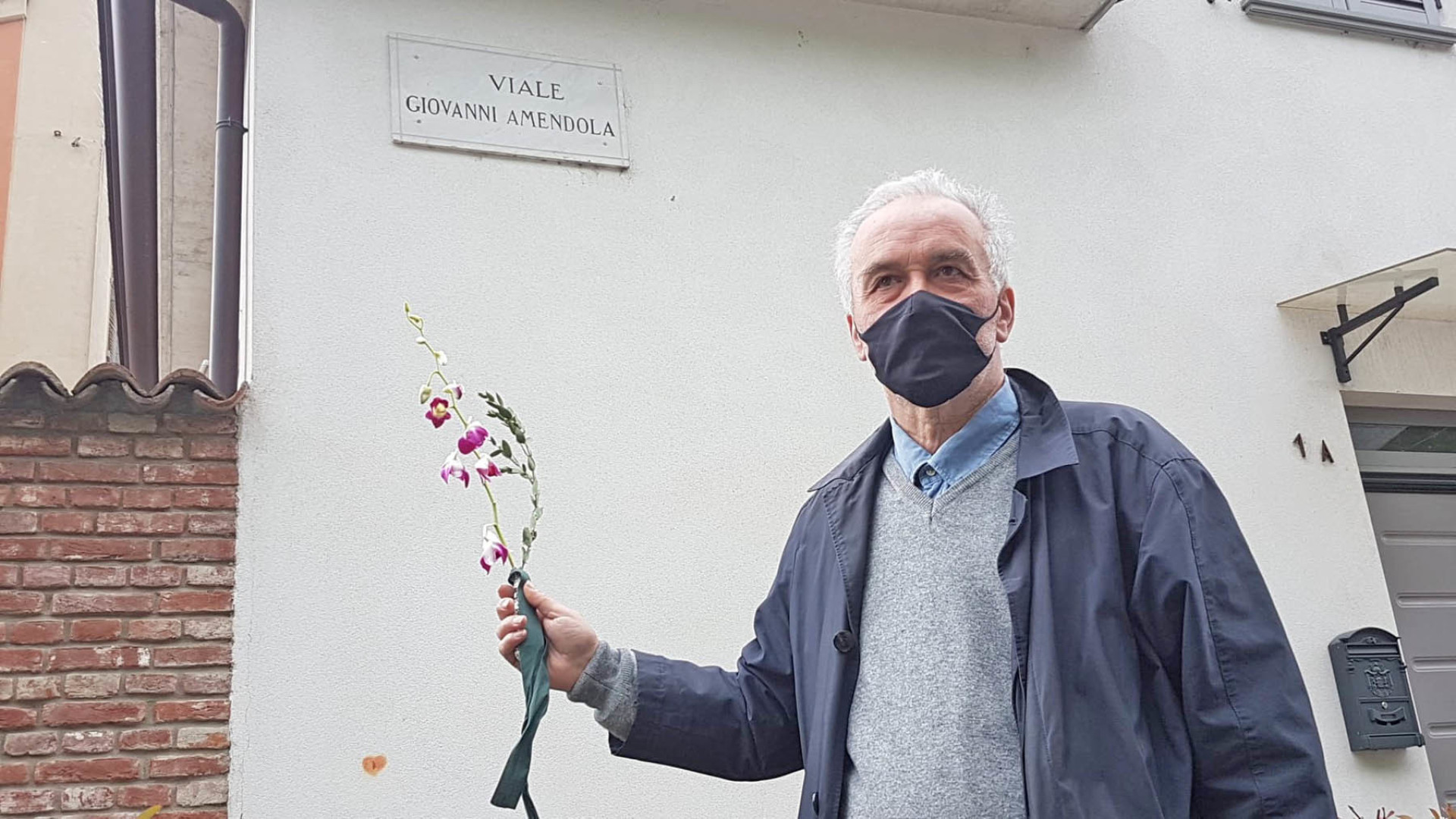 Castello, un nastro su targhe e monumenti: "Per ricordare i grandi della Liberazione"