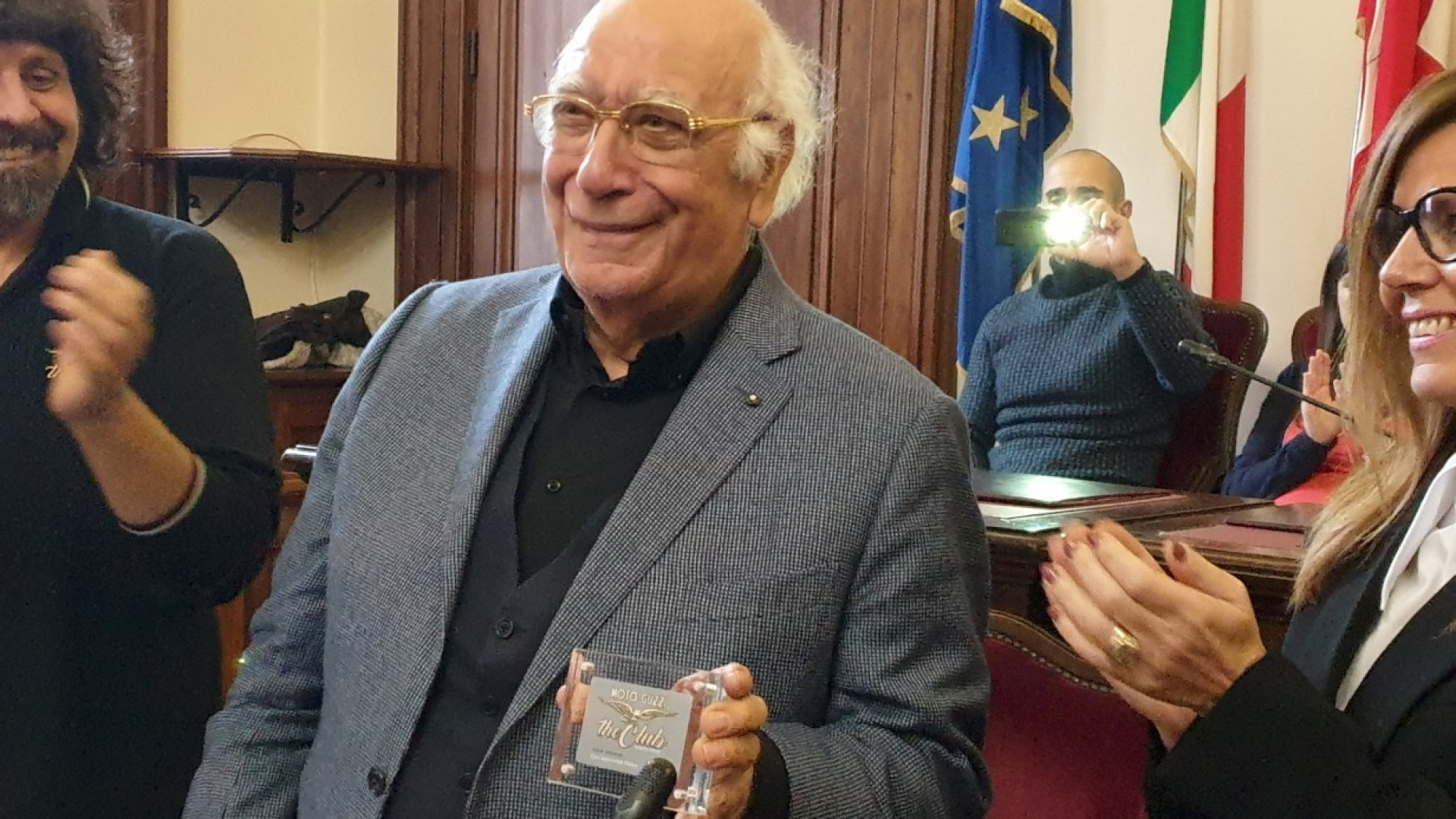 Con il "Guzzino" vendeva tortellini. Giovanni Rana premiato in Comune