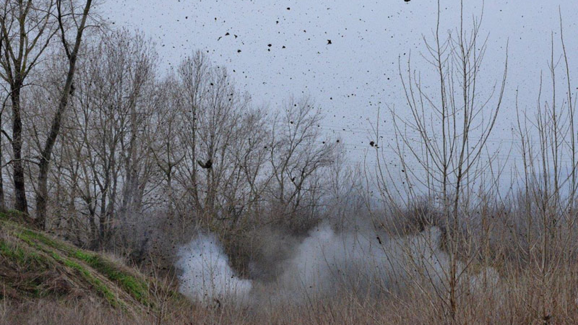 Rizzolo: gli artificieri fanno brillare una bomba aerea ritrovata in un campo