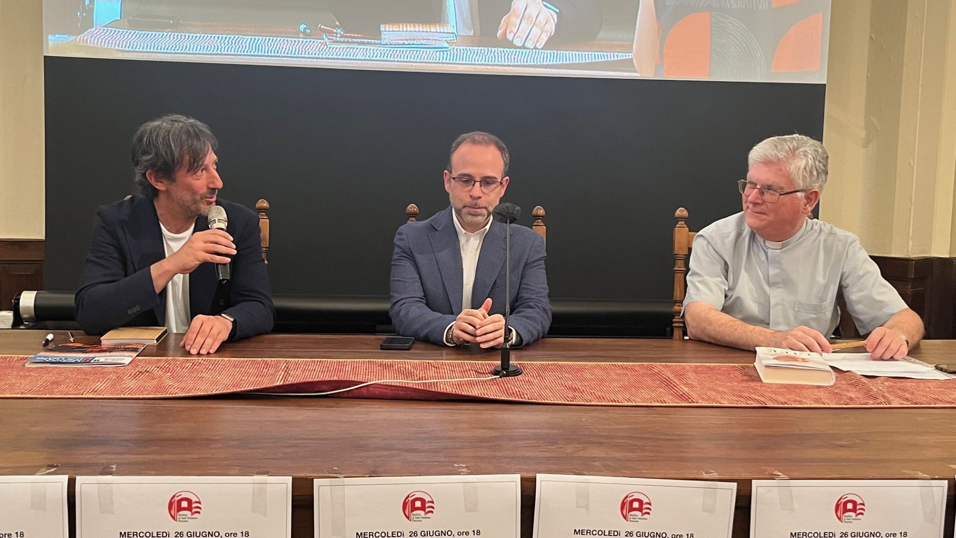 Empanadas e telefonate sotto l’ombrellone: Fabio Marchese Ragona e la biografia del Papa