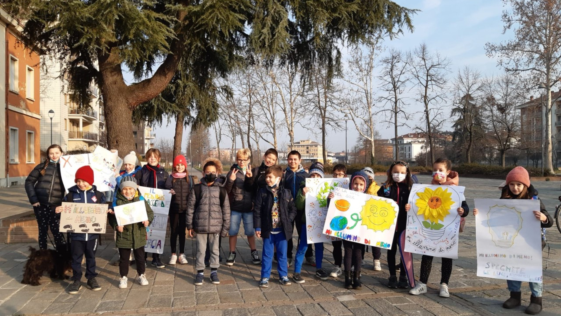 "M'illumino di meno": nove alberi da frutto donati dalla Croce Bianca ai bambini