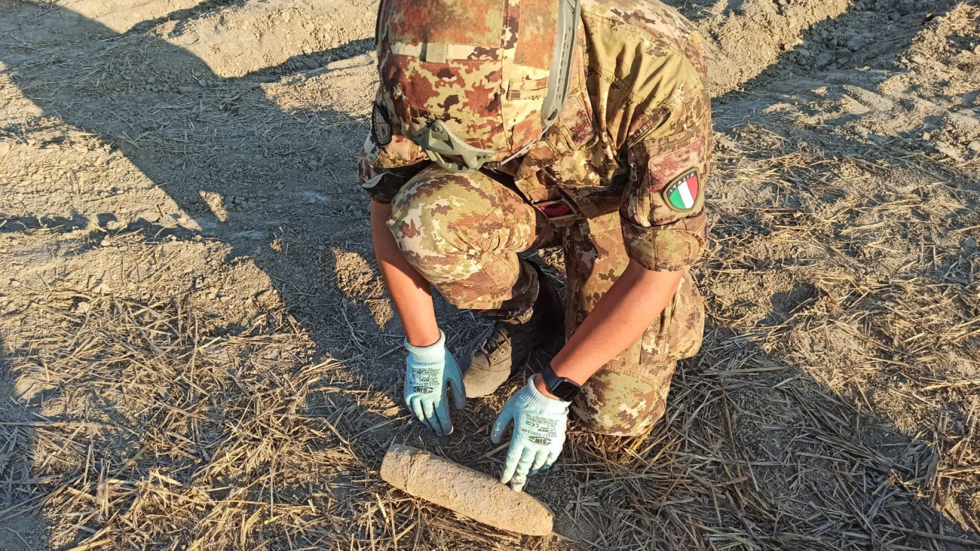 San Nicolò, agricoltore trova una granata nel suo campo: disinnescata dai militari