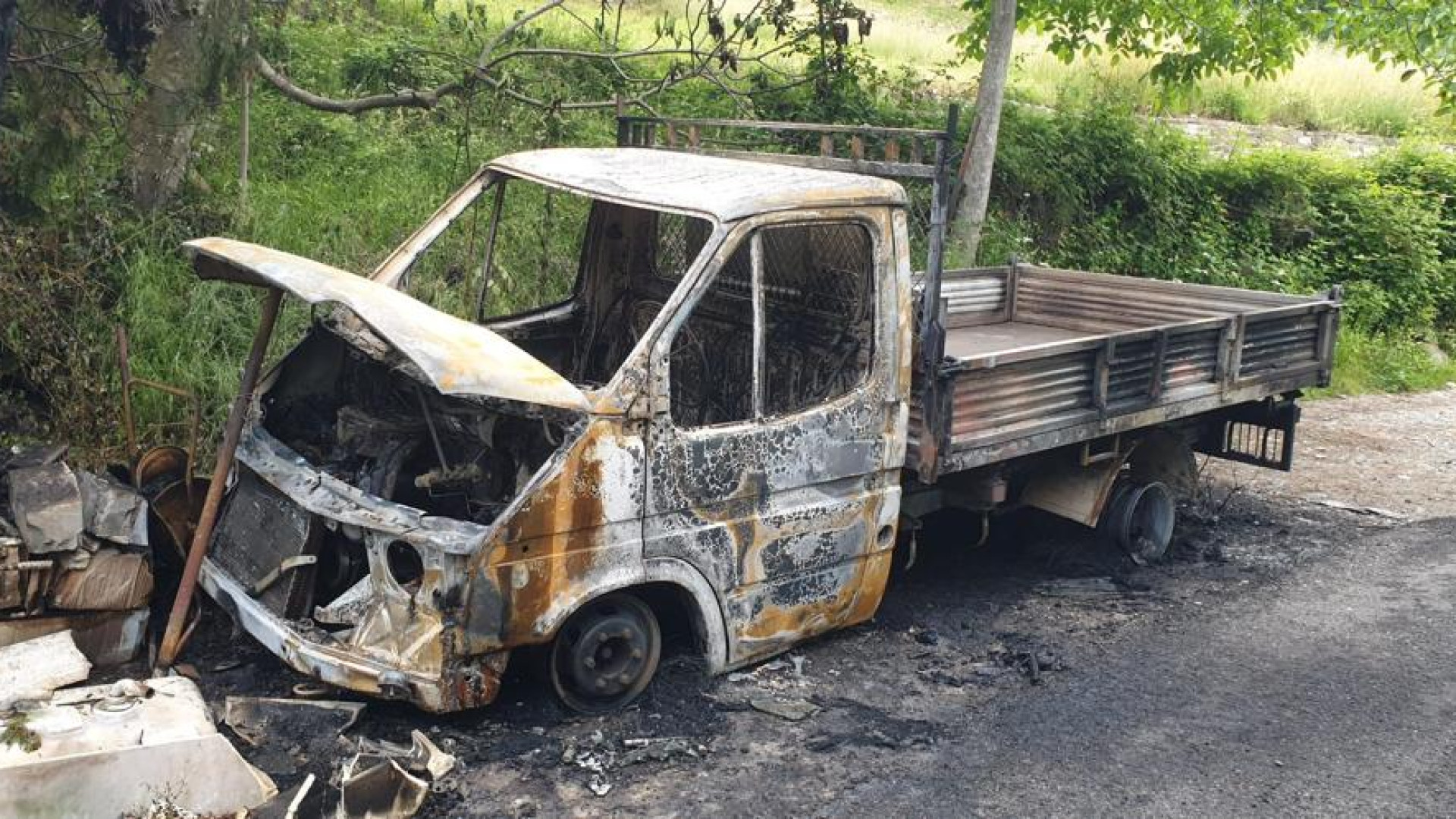Camion in fiamme a San Cristoforo di Bobbio, intervenuti i vigili del fuoco