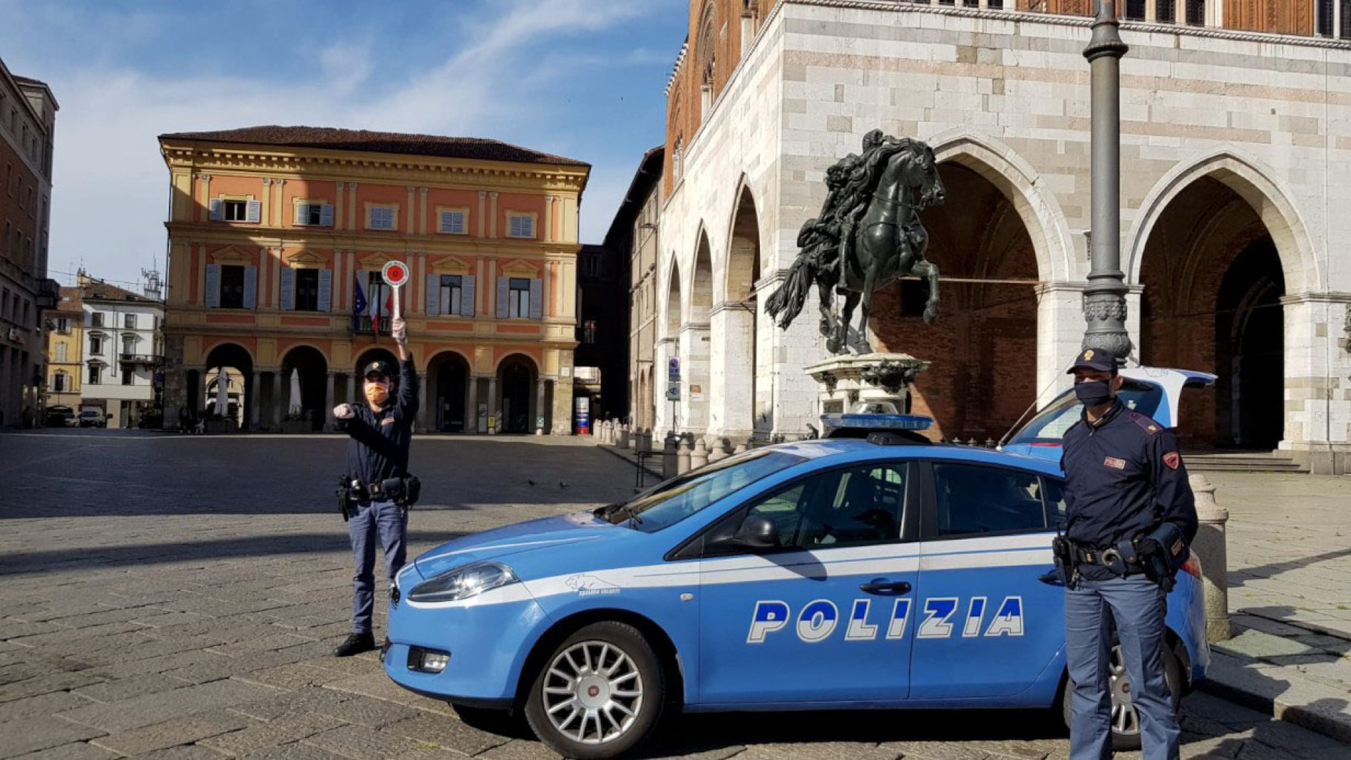Avevano il Covid e sono usciti di casa: due denunce. Altre nove persone multate