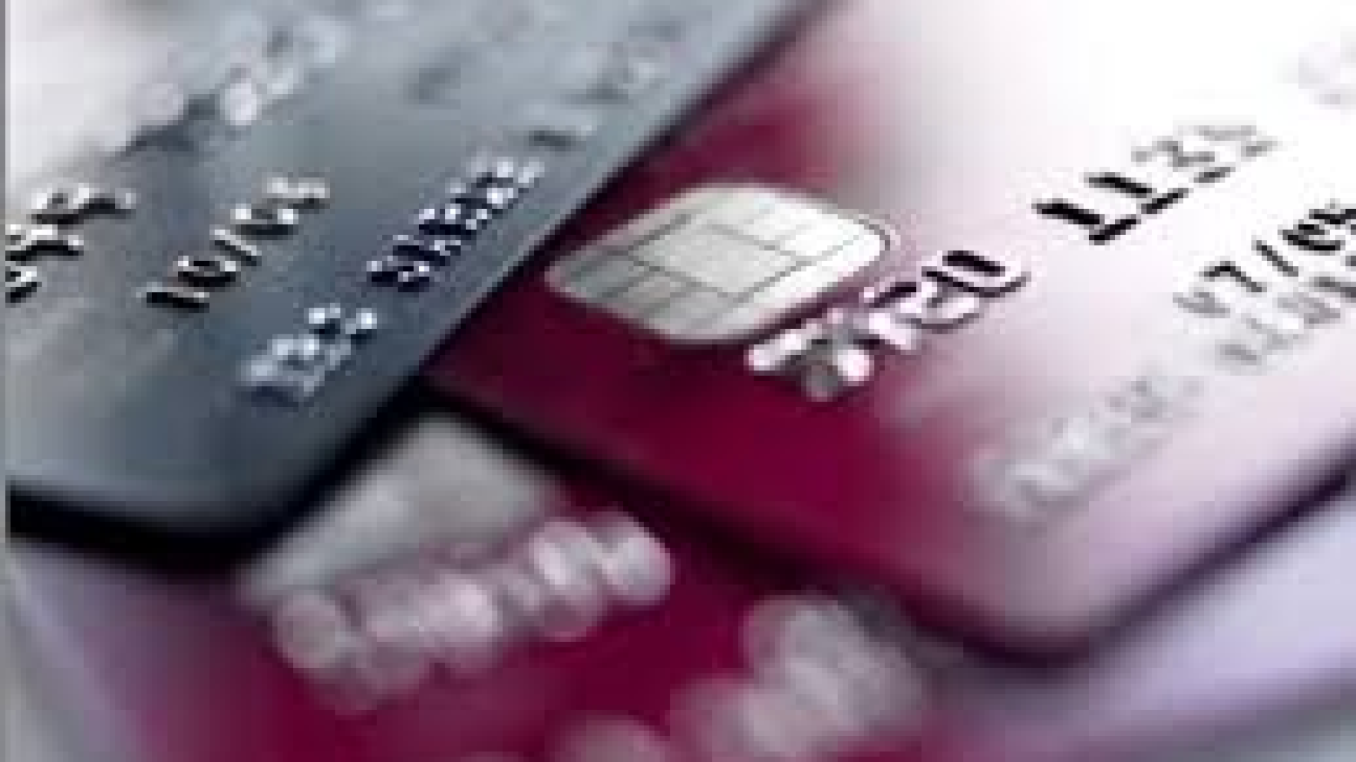 Acquisti e prelievi con carta di credito rubata, denunciato 20enne