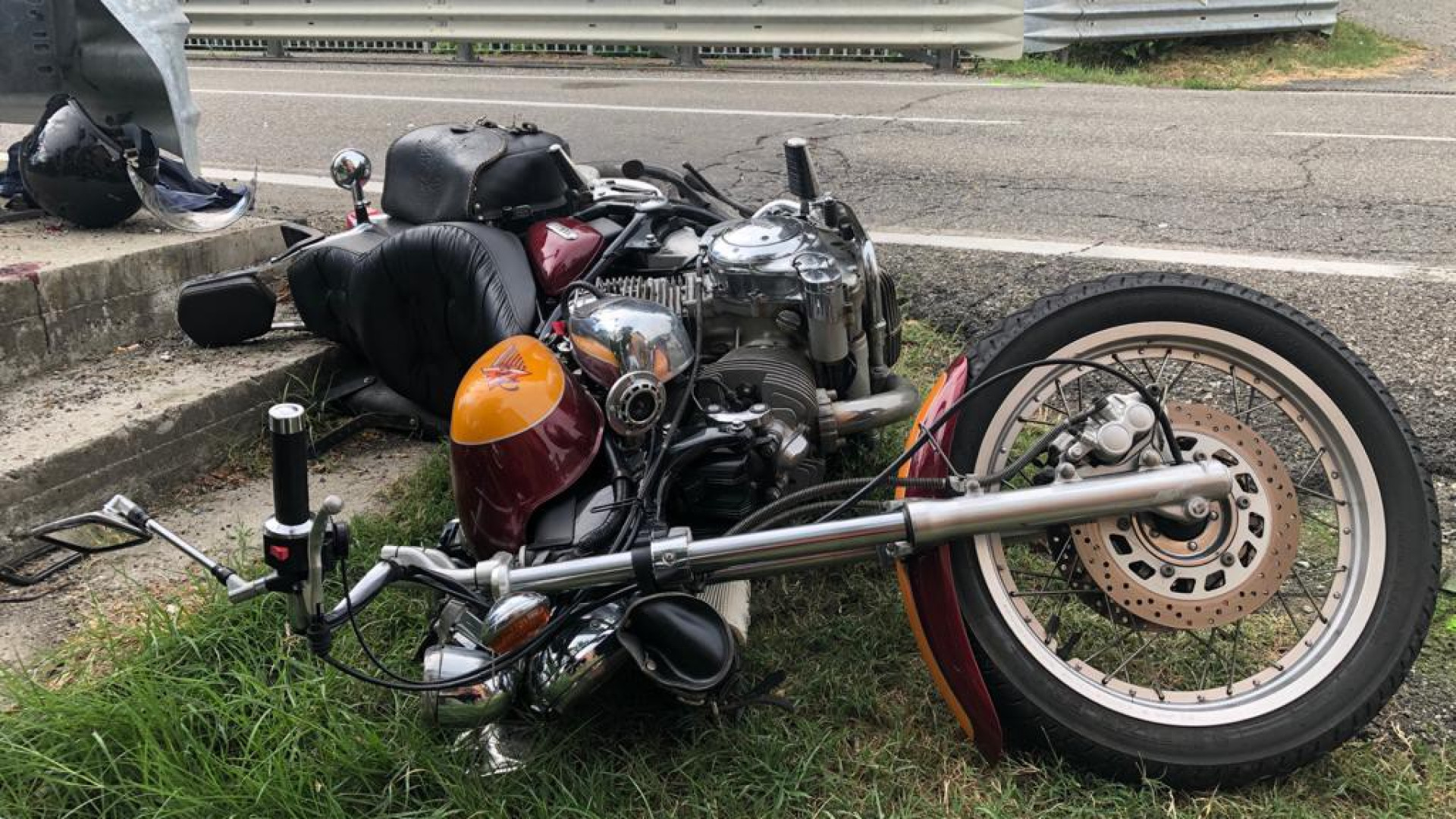 Incidente sulla 45 a Quadrelli di Travo tra un'auto e una moto. Grave il centauro, ferito anche il figlio