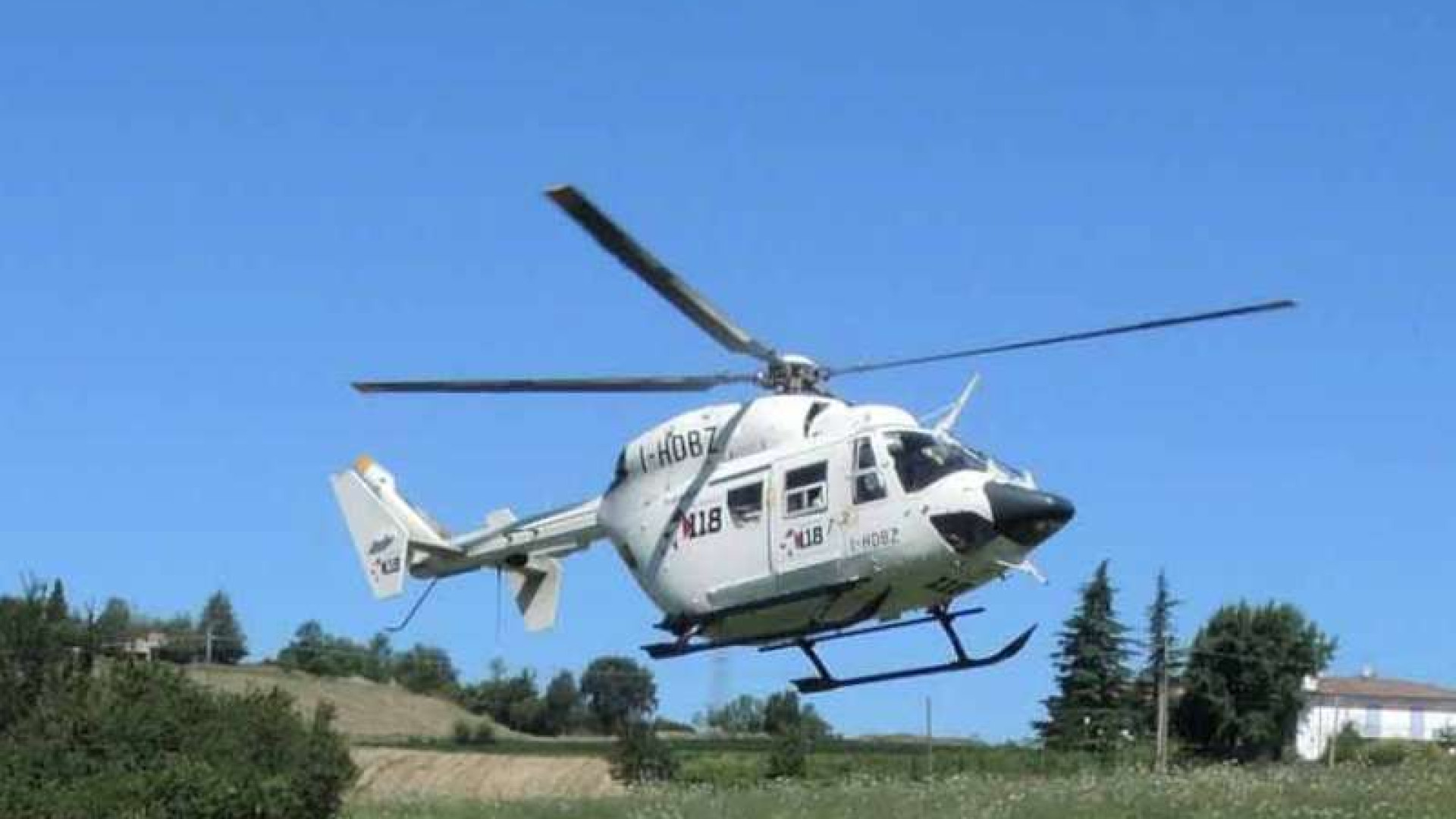 Trinità di Vernasca, grave un anziano schiacciato dal trattore