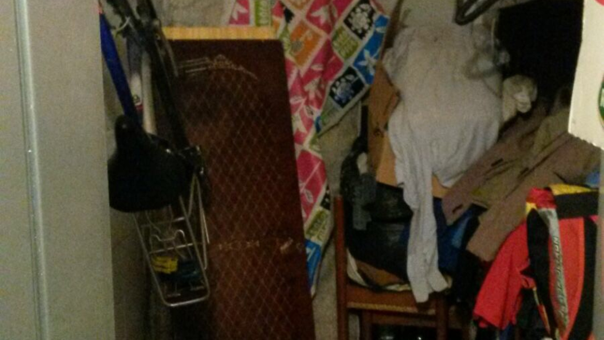 Clandestino sorpreso a dormire nella cantina di una casa popolare, Municipale sgombera