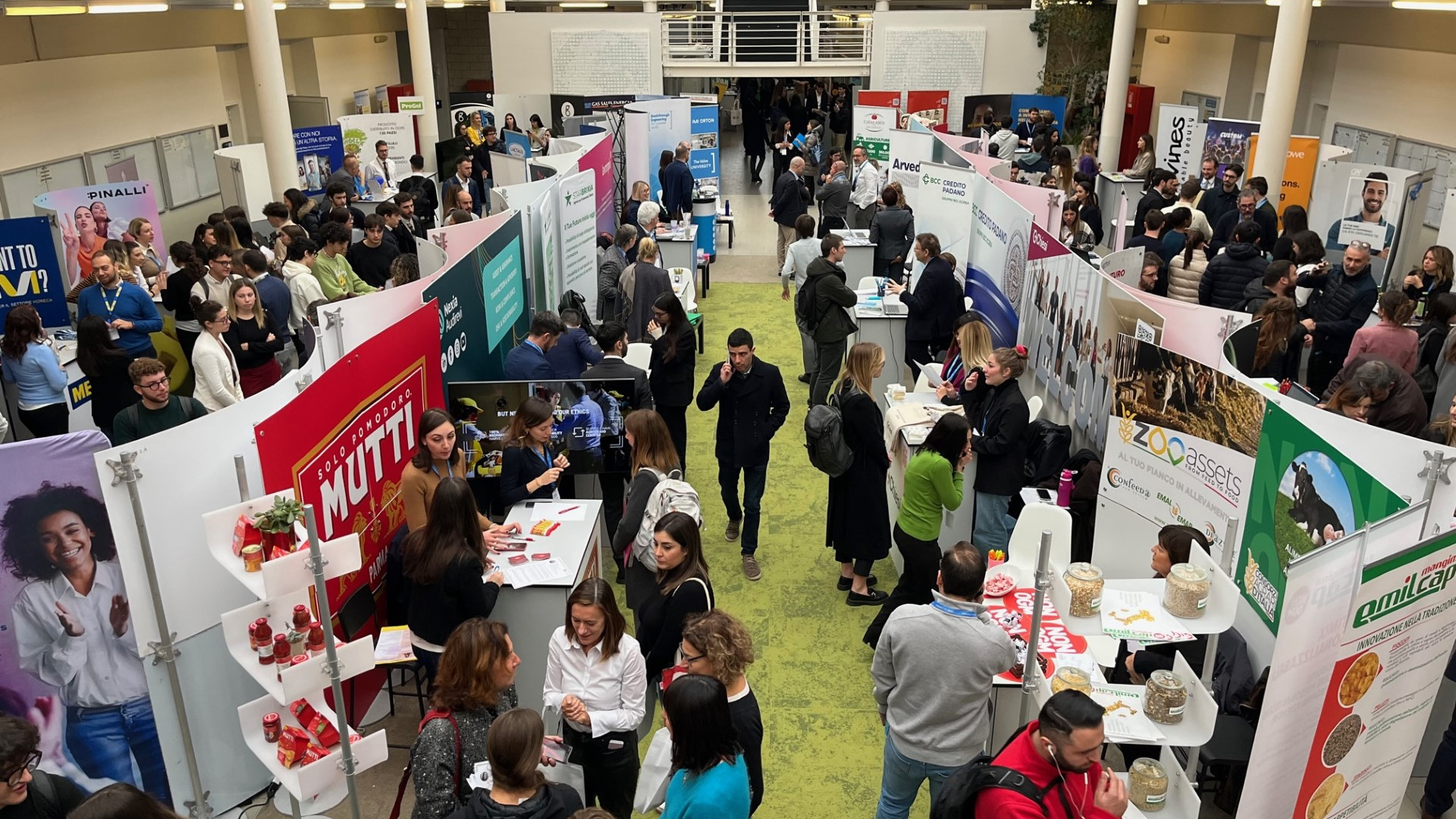 "Opportunità che sa di futuro". Studenti a colloquio con 120 imprese in Cattolica