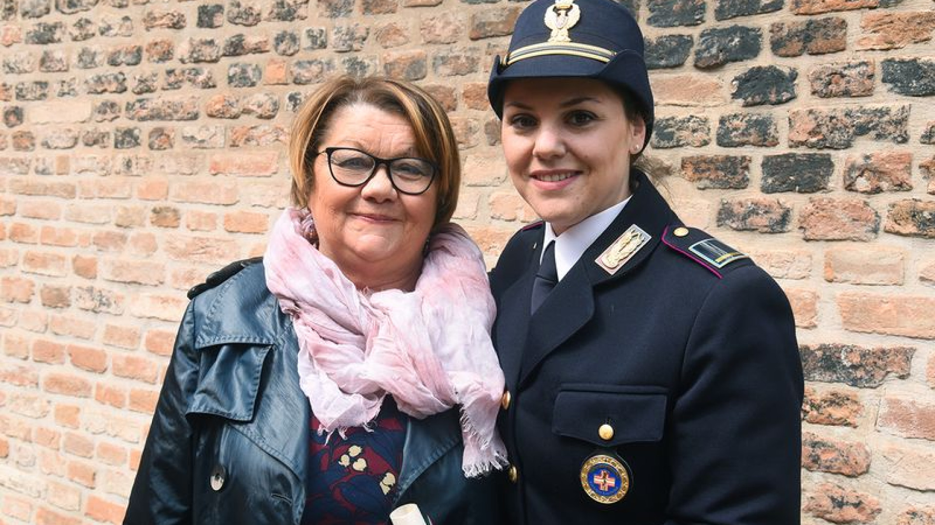 Poliziotta aiuta Daniela a raccontare un abuso: "Non abbiate paura di denunciare"