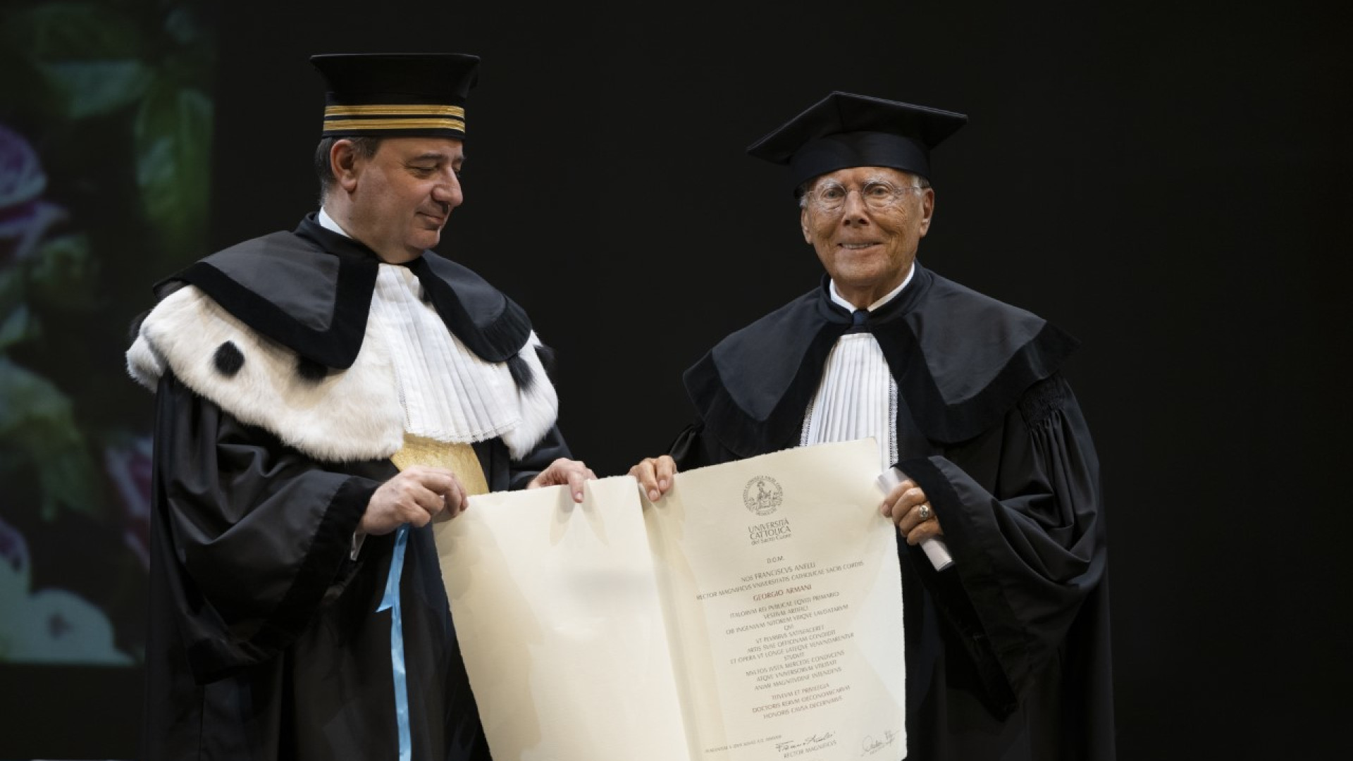 Armani agli studenti: "Il lavoro vero porta lontano". Laurea honoris causa