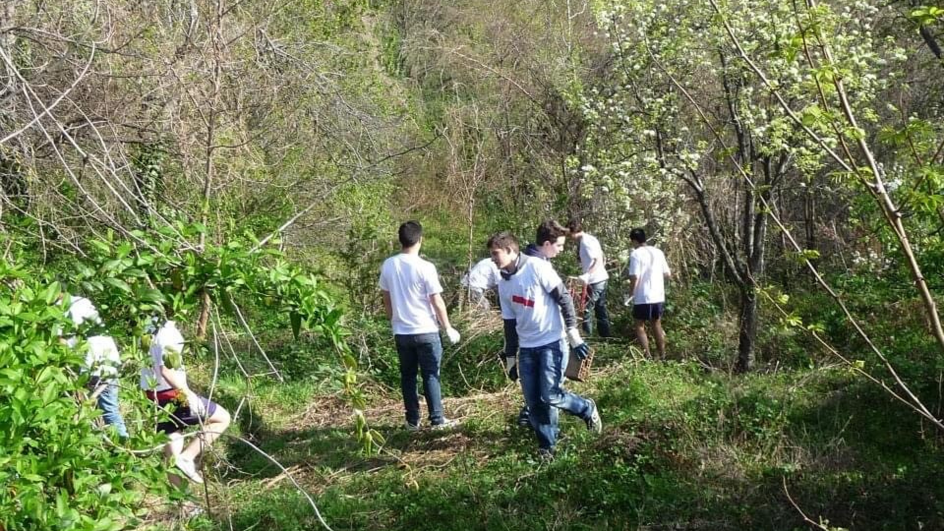 Gropparello, volontari e bambini insieme per la Giornata dell'Ambiente
