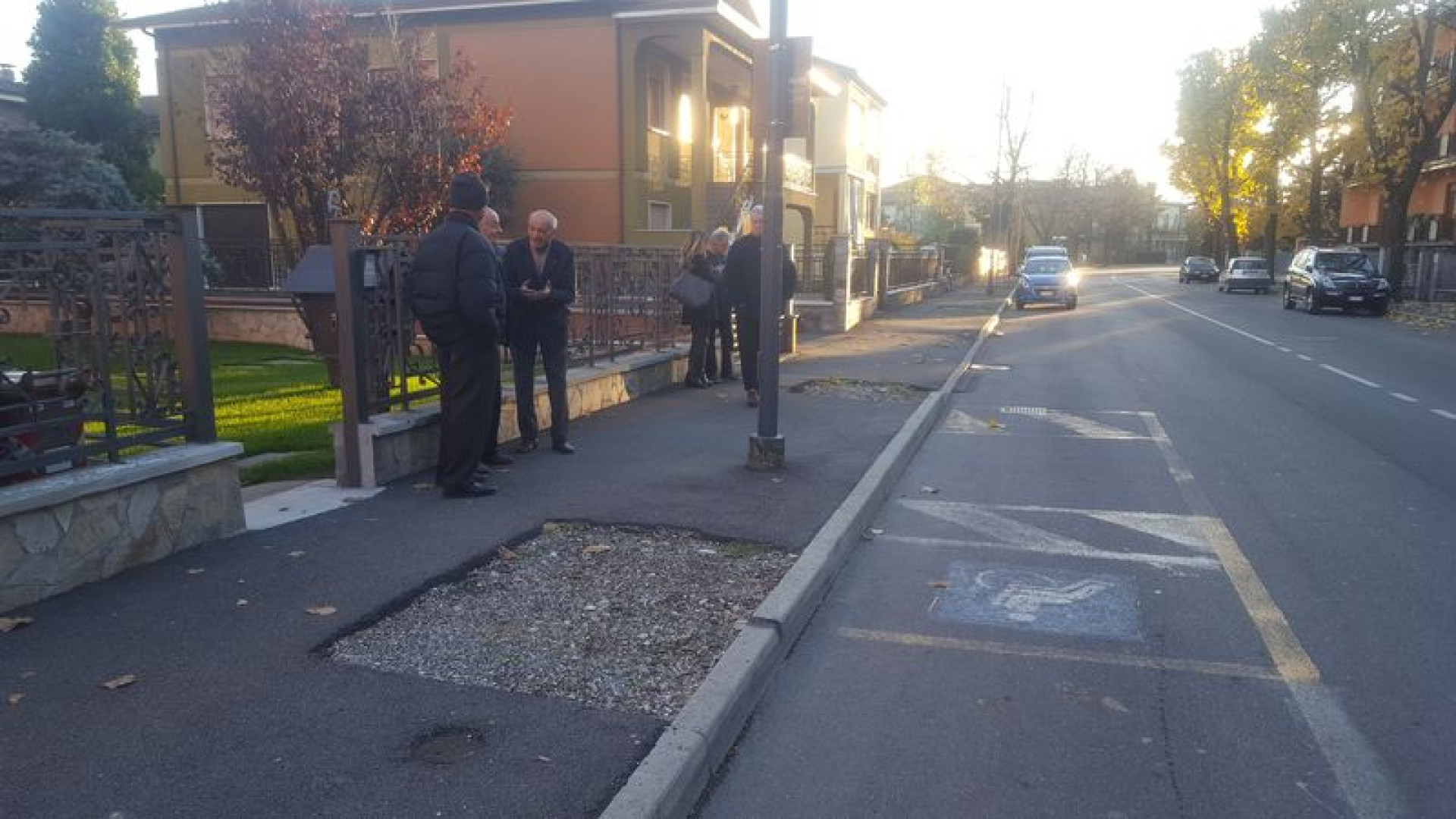 Alberi abbattuti e mai piantumati. Protesta in via Radini Tedeschi