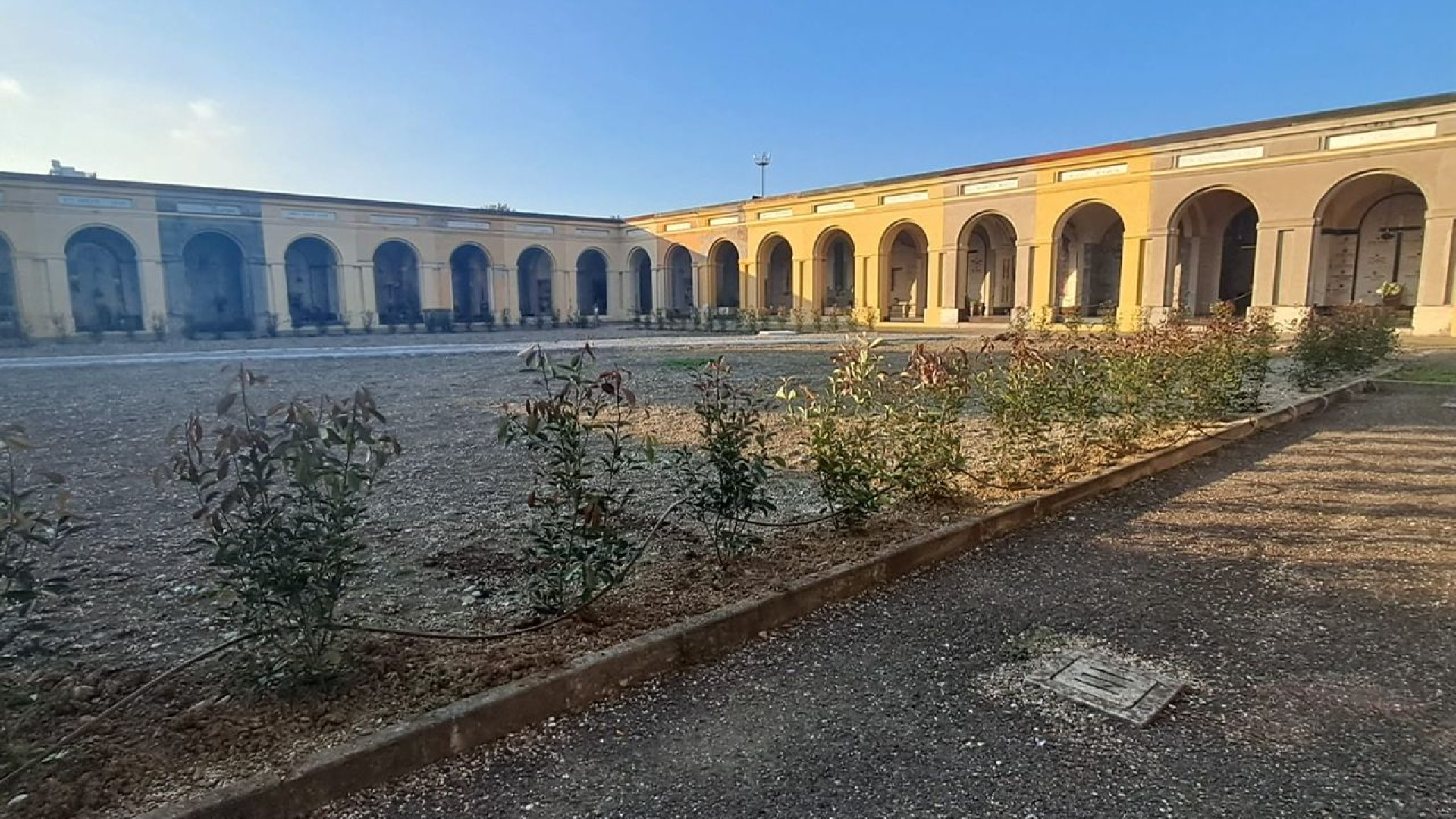 Cimitero di Piacenza, in arrivo il totem informativo. Siepe per campo musulmani