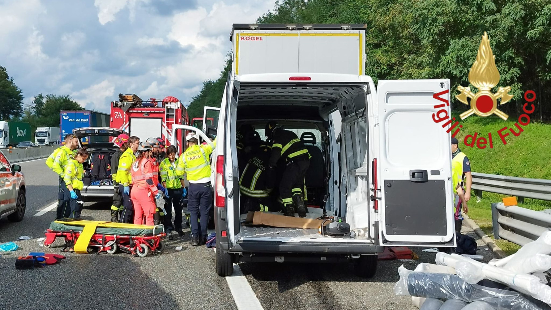 Si schianta con il furgone contro un tir sulla A9: muore 63enne piacentino