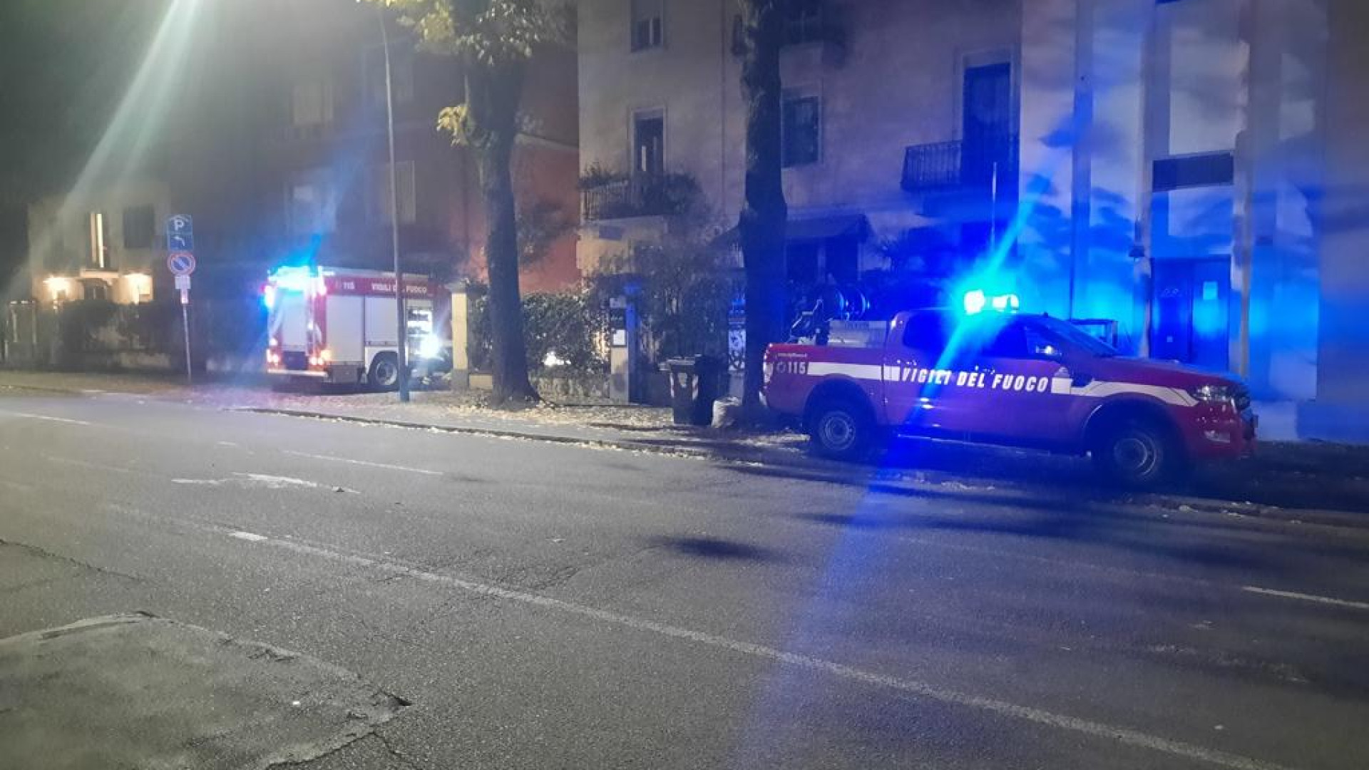 Non risponde da giorni, i vicini lanciano l'allarme: cinquantenne trovato morto