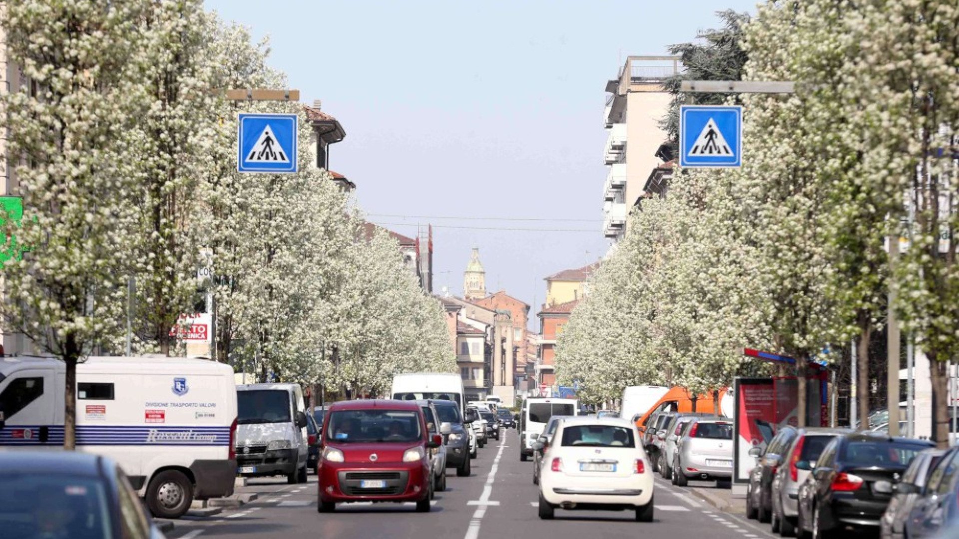 Diventa definitiva la chiusura degli esercizi commerciali alle 21 e i divieti per gli alcolici in via Colombo