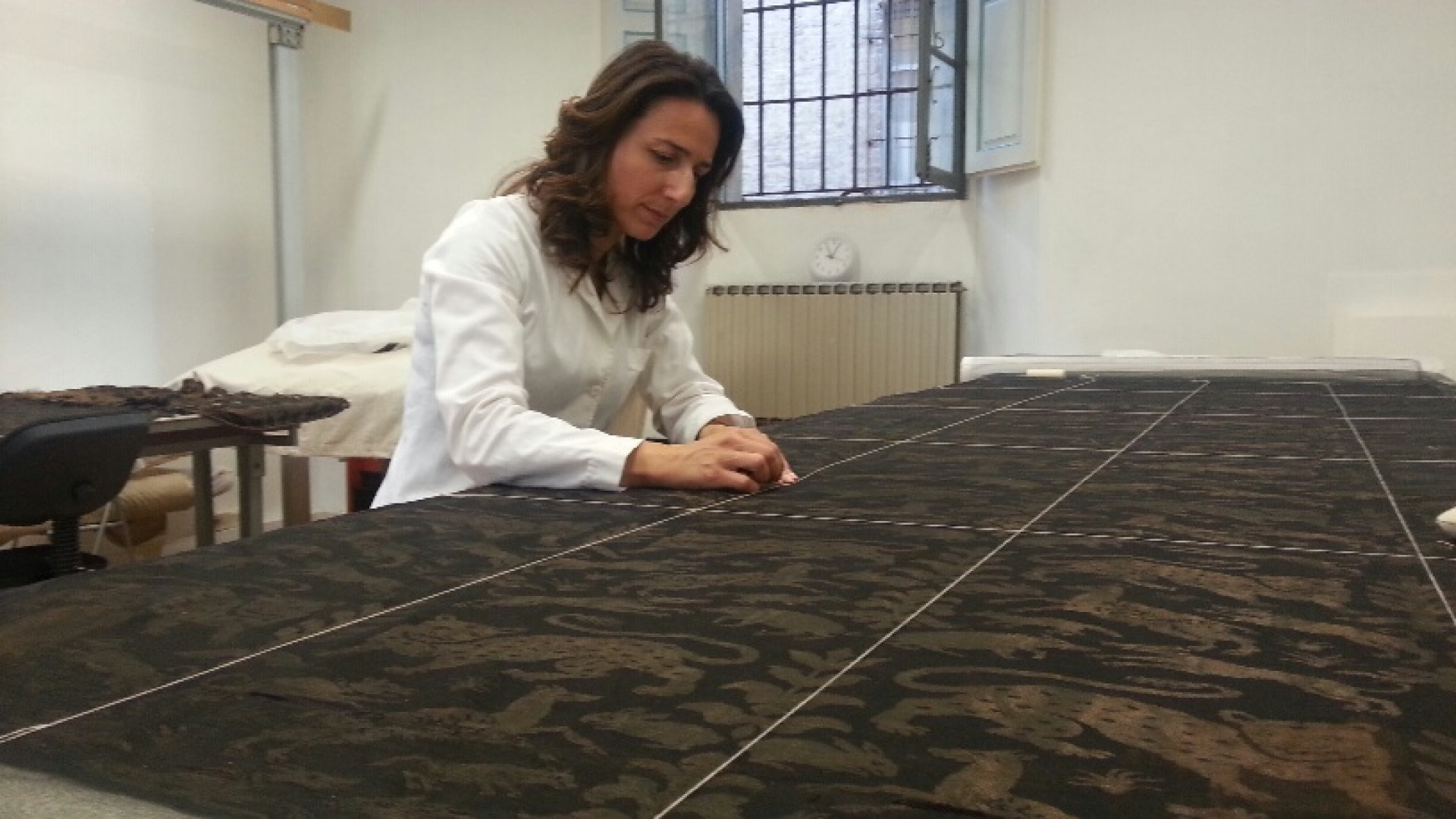 Tra arazzi e drappi a casa di D'Annunzio: Tiziana Benzi e i suoi restauri
