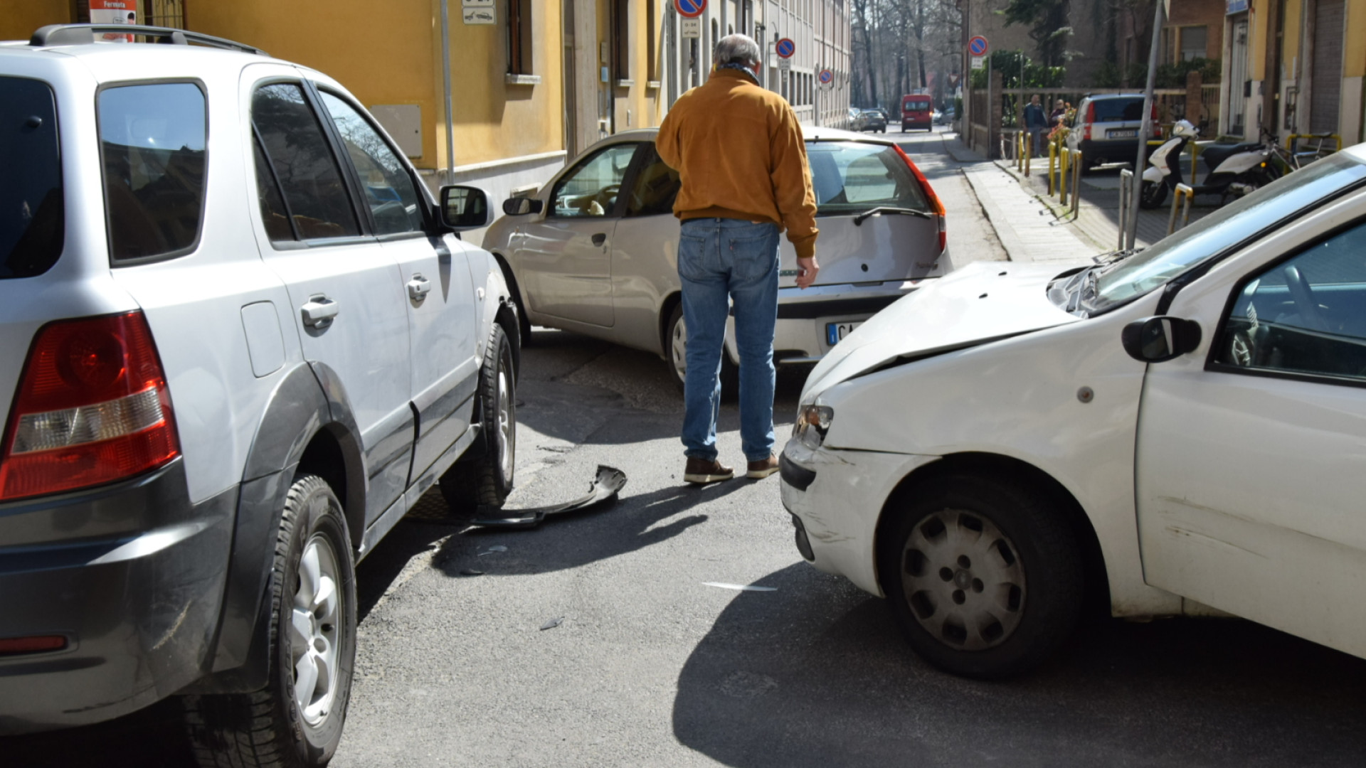 Scontro via Benedettine: incrocio teatro di continui incidenti