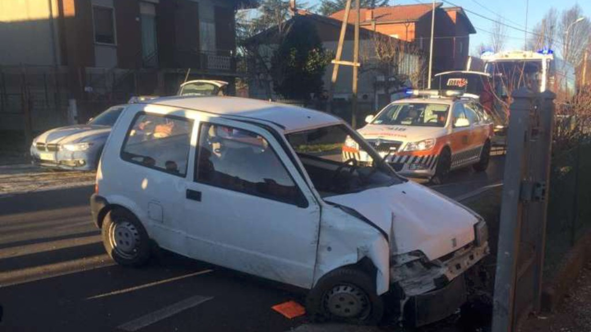 Auto esce di strada a Ciriano di Carpaneto, muore l'anziano alla guida