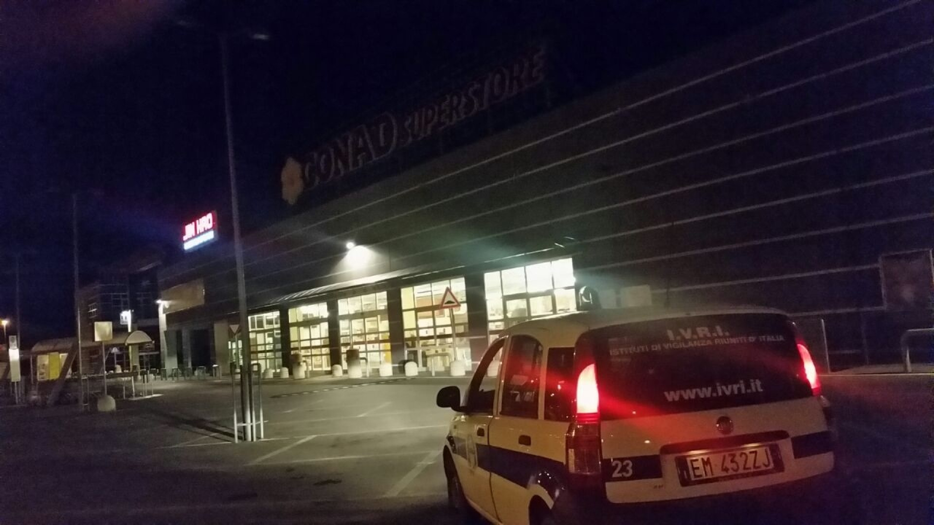 Incappucciati al supermercato, salta il colpo a Fiorenzuola