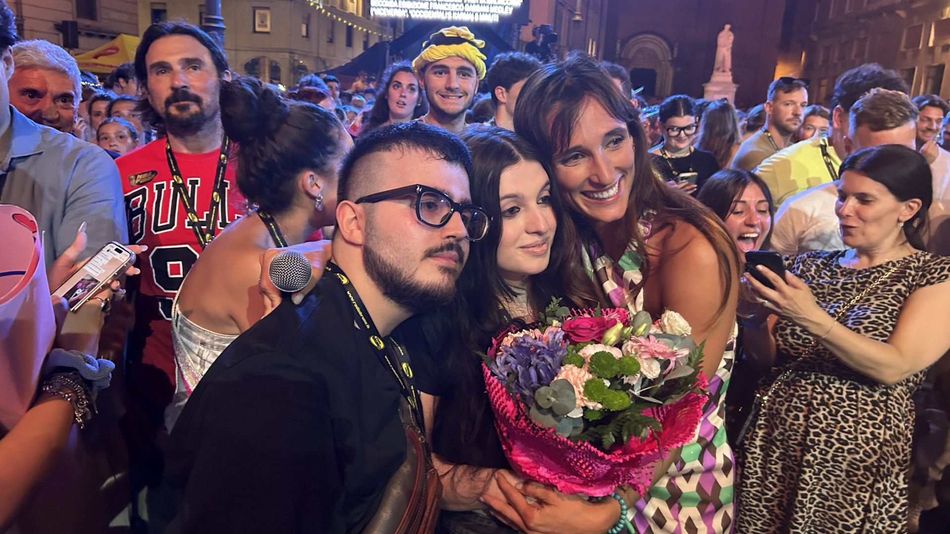 Emozione nel concerto di Radio Bruno, Sonny a Daniela: “Vuoi sposarmi?”