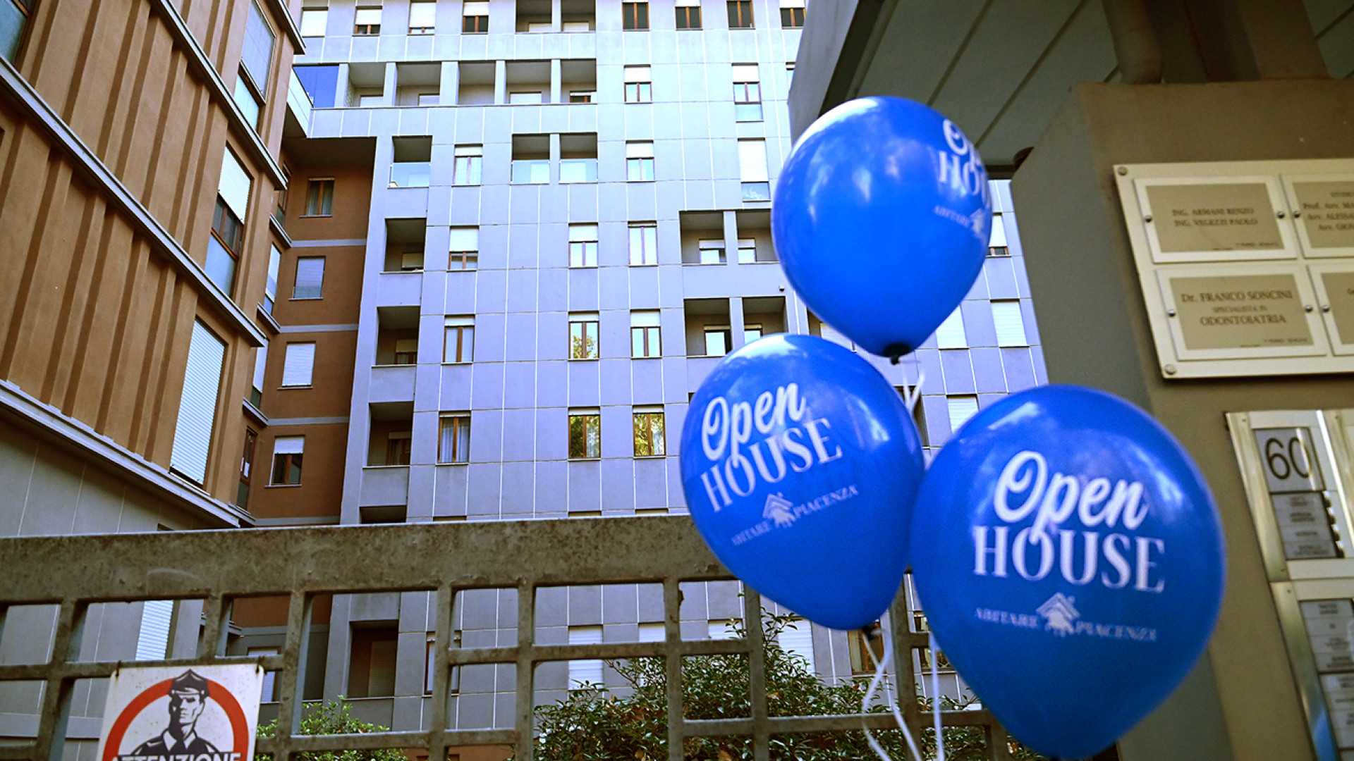 Open House, oggi tornano| i palloncini blu per aiutare chi cerca casa a Piacenza