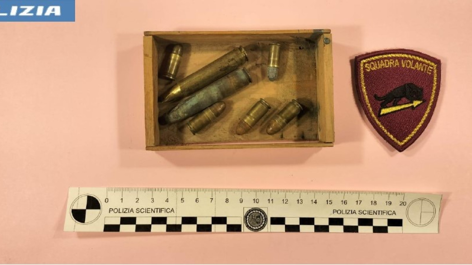 Coltello e stupefacenti in via Anguissola: 25enne fermato con lo spray al peperoncino