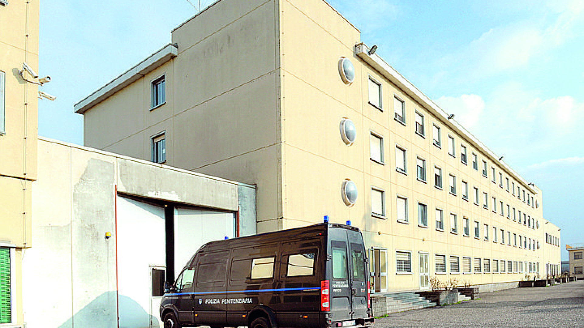 Rivolta in carcere per un dente cariato, chieste pene tra 6 e 9 mesi