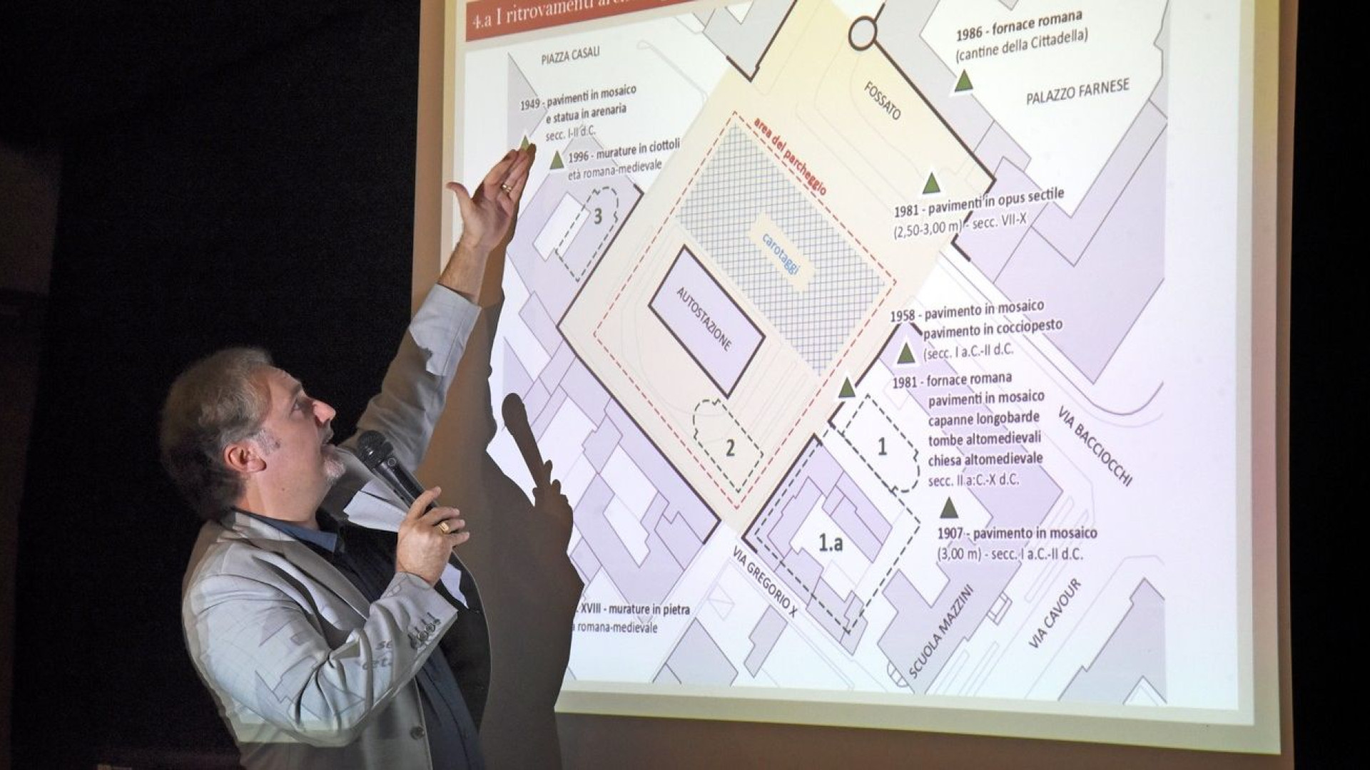 Il fronte anti-parcheggio: "Cosa succederà quando le ruspe urteranno i reperti?"