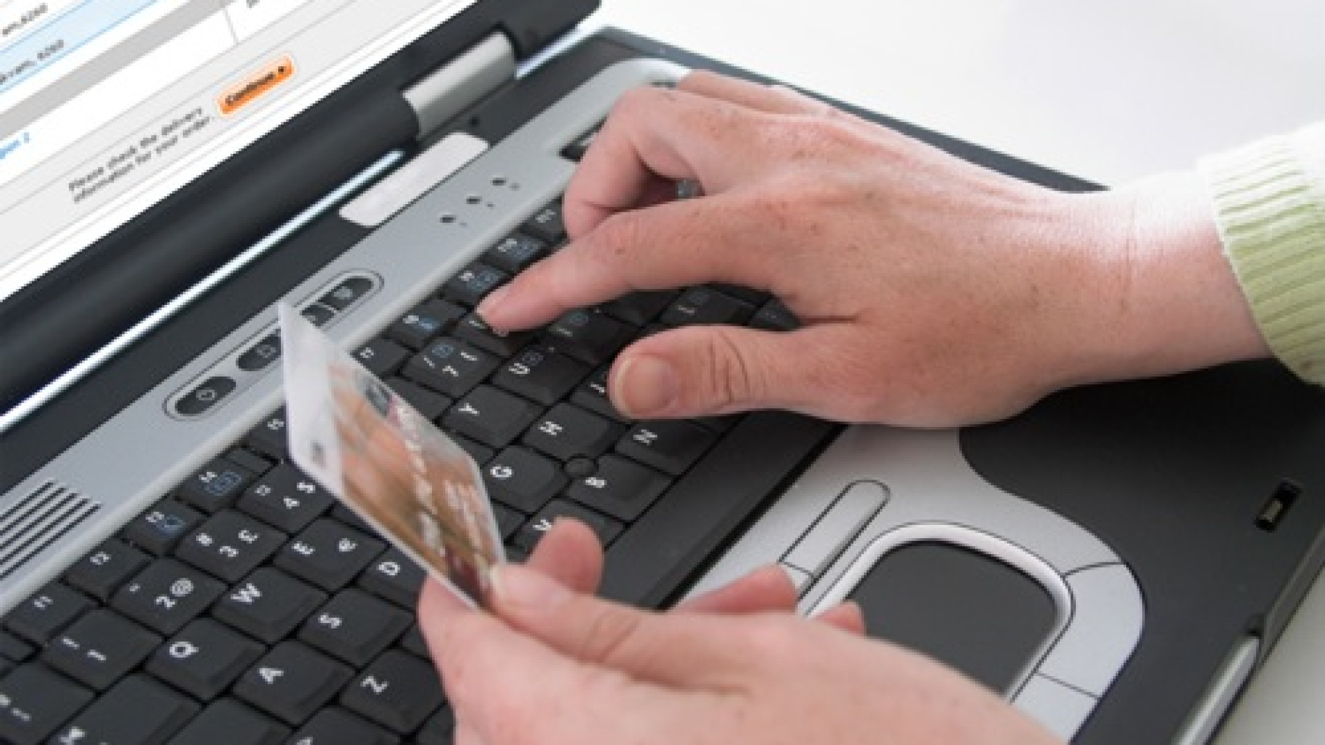 Amore online, ma è una truffa: piacentina spedisce 48mila euro a finto militare