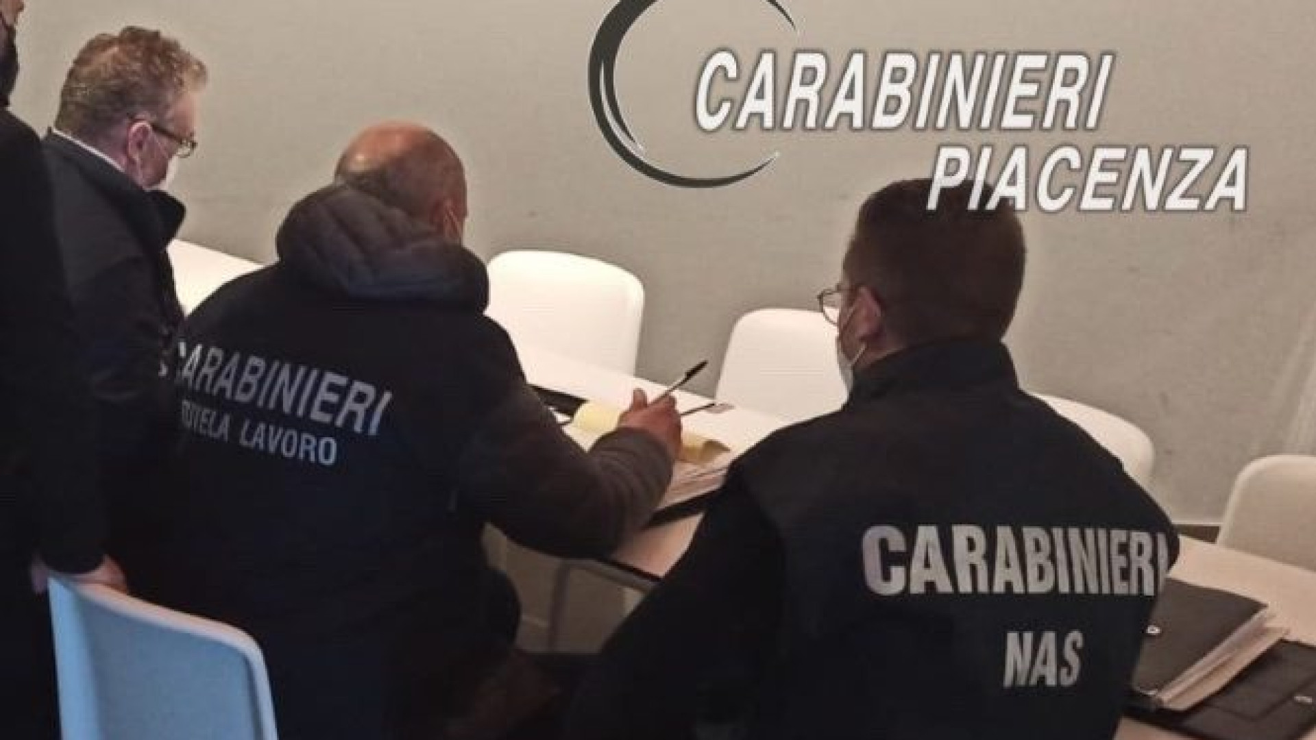 Durante i controlli Covid spuntano dipendenti irregolari: chiusi due bar