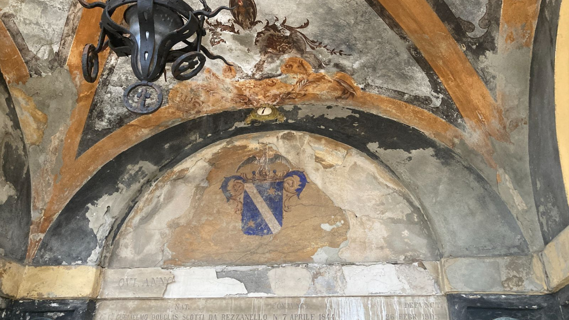 Tomba malmessa a Piacenza, cercansi eredi: un Douglas Scotti si fa avanti da Firenze