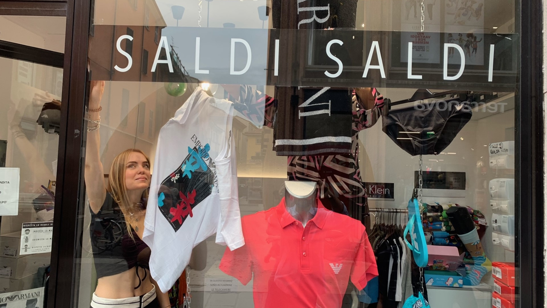 Via ai saldi, piacentini a caccia di occasioni. I negozianti: "Li aspettavamo"