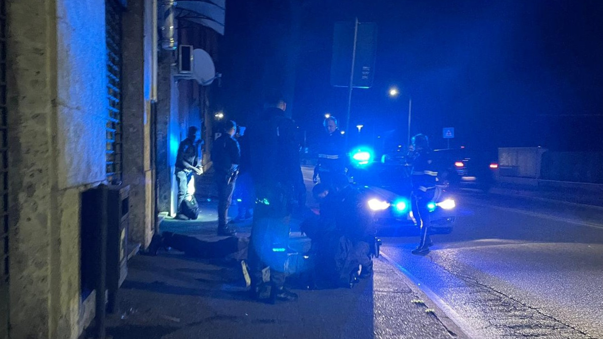 Piazzale Roma: fa irruzione in un bar e minaccia di morte il barista. "Era una furia"