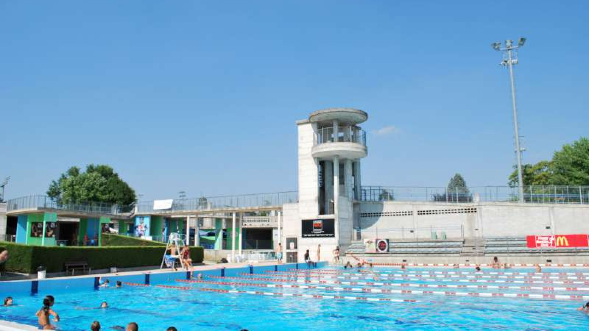 Polisportivo, bagno in burkini. Anche a Piacenza si scatena il dibattito