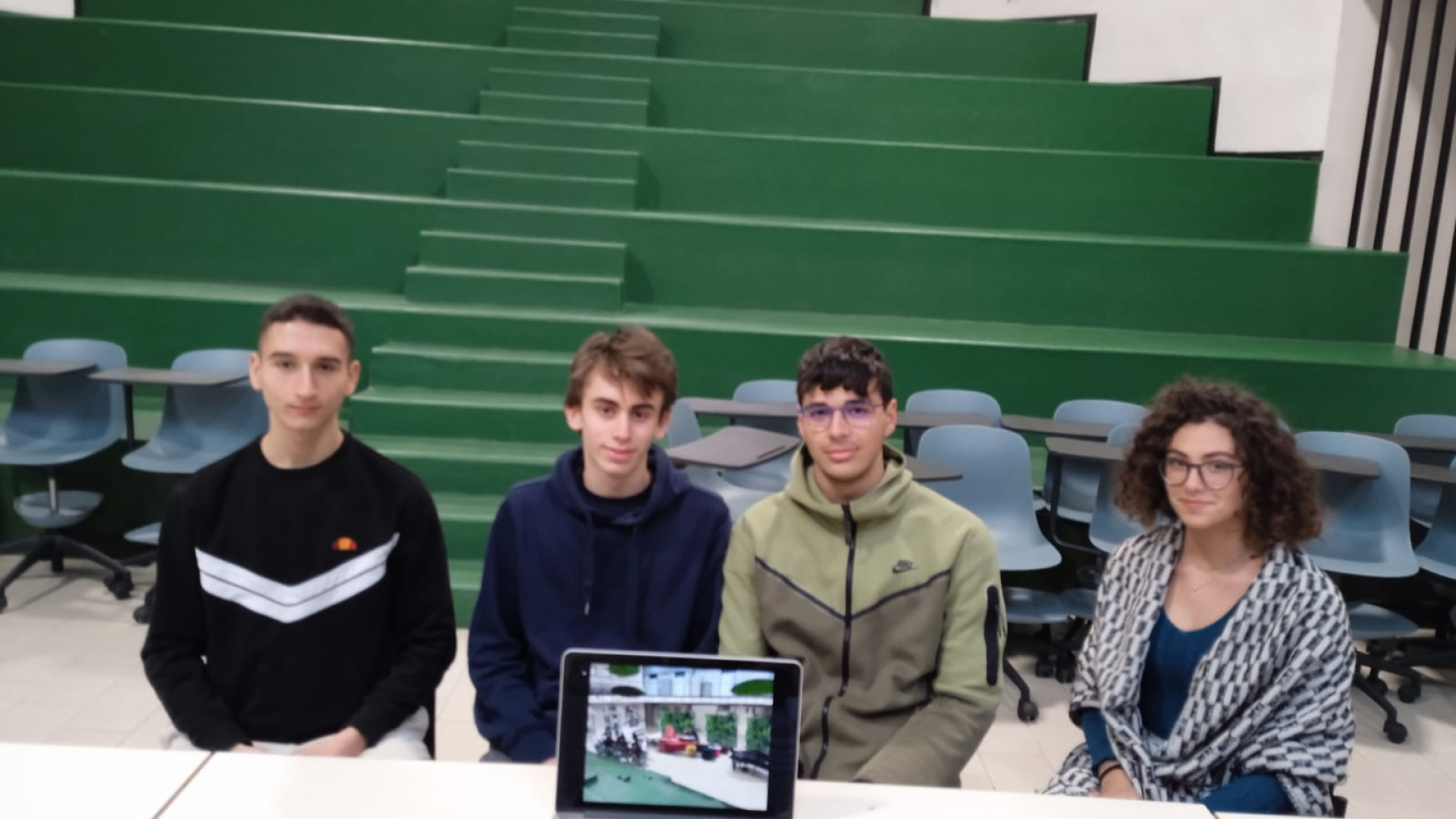 Robotica e metaverso: la scuola del futuro progettata dagli studenti al Volta